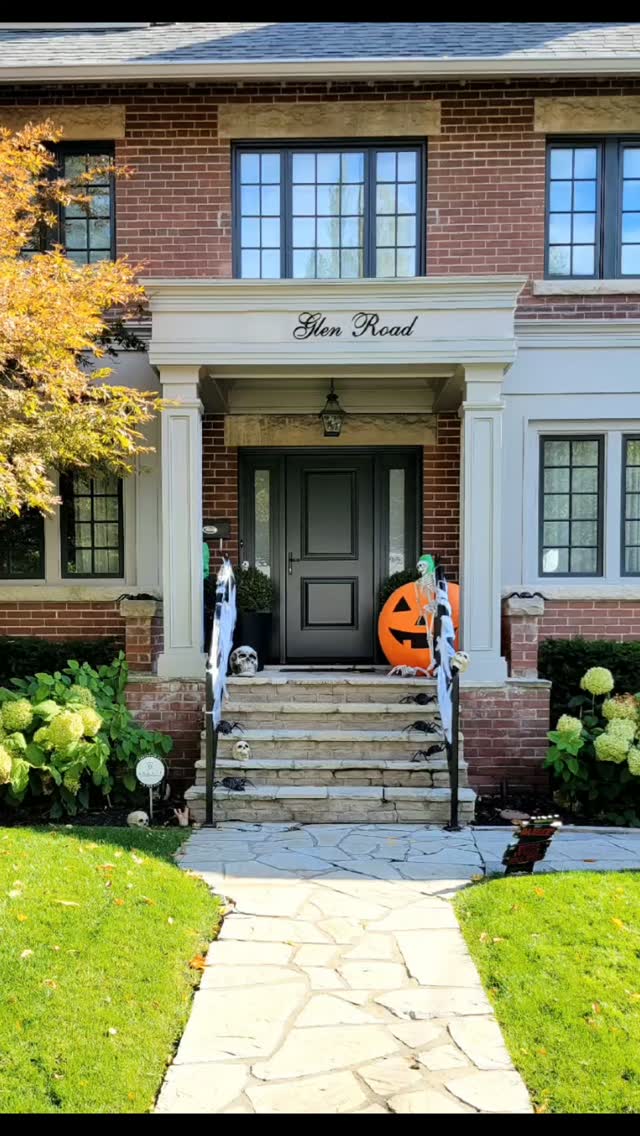 Security Doors for your peace of mind
ENTRY DOORS TORONTO
#entrydoorstoronto #homesecurity #curbappeal #entrancedoor #torontohomes