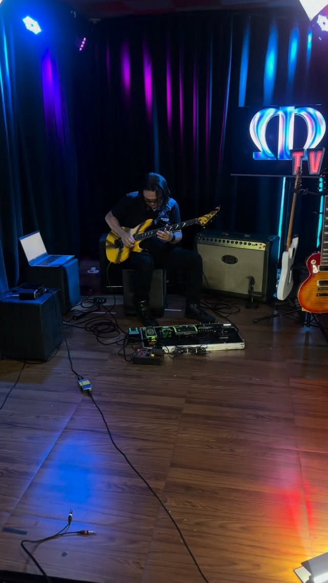 Analógico X Digital ( Edu Parronchi ) assista completo no Youtube Meteoro Amps
#meteoro #music #guitar #viral #live