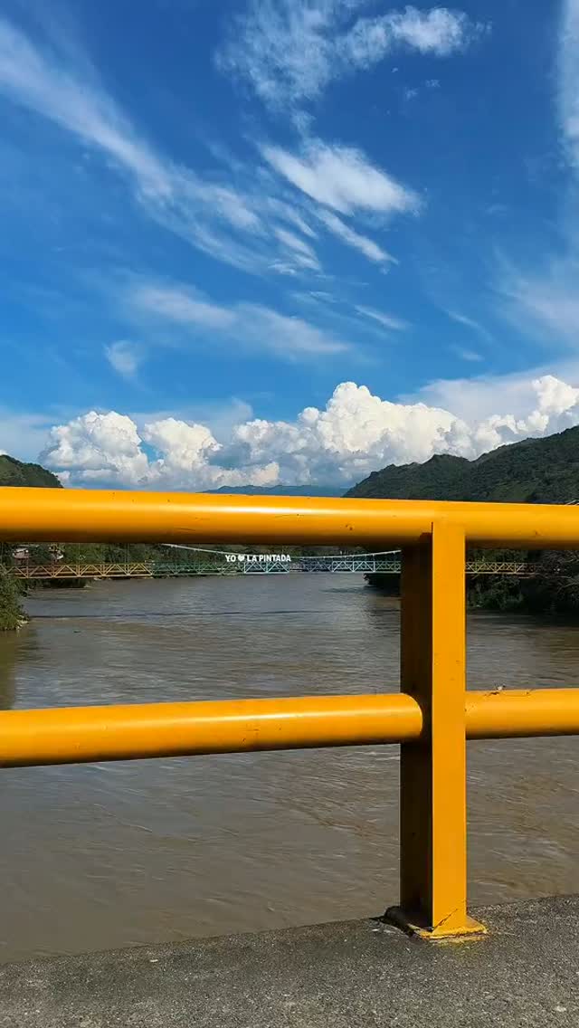 Después de un momento difícil, hay una forma muy bonita de ayudar: seguir viajando, visitando y moviendo el turismo local. ❤️
Esta semana de receso, el Eje Cafetero sigue teniendo mucho por descubrir: Valle del Cocora, PANACA, Parque del Café y tantos lugares que viven de quienes llegan a conocerlos.
Y si salís desde Medellín, hacé del camino parte del paseo: pará en Asados Doña Rosa La Pintada y arrancá el viaje con sabor antioqueño. 🌄🍴
¿Qué lugar del Eje Cafetero recomendás visitar sí o sí? Contanos en los comentarios.