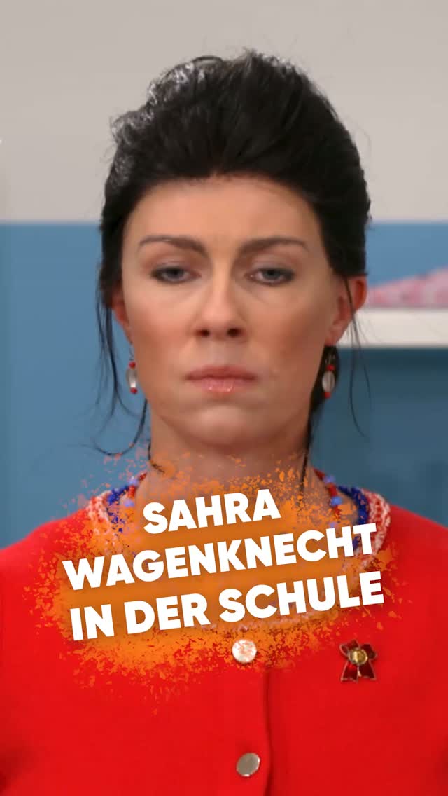 Ihr habt euch schon immer mal gefragt, welche Rede Sahra Wagenknecht bei der Klassensprecher*innen-Wahl halten würde? Wussten wir! Deswegen haben wir es in der aktuellen Folge von "Nachsitzen" für euch nachgestellt.
Die ganze Folge mit meinen famosen Gäst*innen @wigaldboning, @claudia_pichler089 und @robot_alan gibt's in der ARD-Mediathek zu sehen - die nächste folgt am kommenden Donnerstag um 21 Uhr im BR Fernsehen! Dieses Mal mit @weberkabarett, @markus.barth und @florentine_osche! 💙📬
©BR
