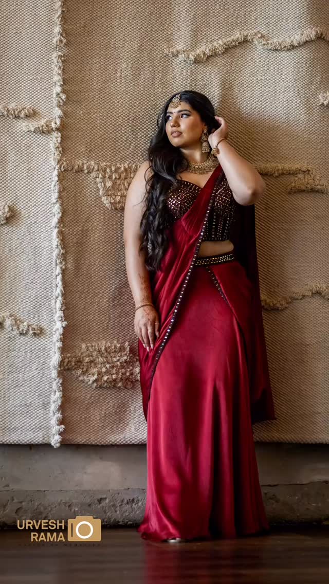 Keya | Class of 2026
Crimson silk. Golden hour. The last chapter of school, closed in style.
“Feet, what do I need you for when I have wings to fly?” Frida Kahlo
Matric ends. Everything else begins. Go fly, Keya 🕊️
📸 @urvesh_rama_photography
💃 @keya.mistry22
#MatricFarewell #MatricPhotoshoot #ClassOf2026 #SareeStyle #SouthAfricanPhotographer