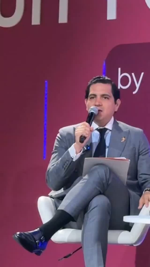 🍌🌎 Fortalecemos la inclusión de los pequeños productores en la cadena de valor del banano.
En el marco de Fruit Attraction 2026, nuestro Presidente Ejecutivo, @joseantoniohidalgom, participó en el panel “Fortalecimiento de la inclusión de los pequeños productores en las cadenas de valor del banano”.
Un espacio para compartir experiencias, analizar desafíos y destacar la importancia de generar condiciones que permitan a los pequeños productores fortalecer su participación, resiliencia y sostenibilidad.
🤝 Una cadena más inclusiva se construye con el compromiso y la responsabilidad compartida de todos sus eslabones.
#FruitAttraction2026 #BananoEcuatoriano