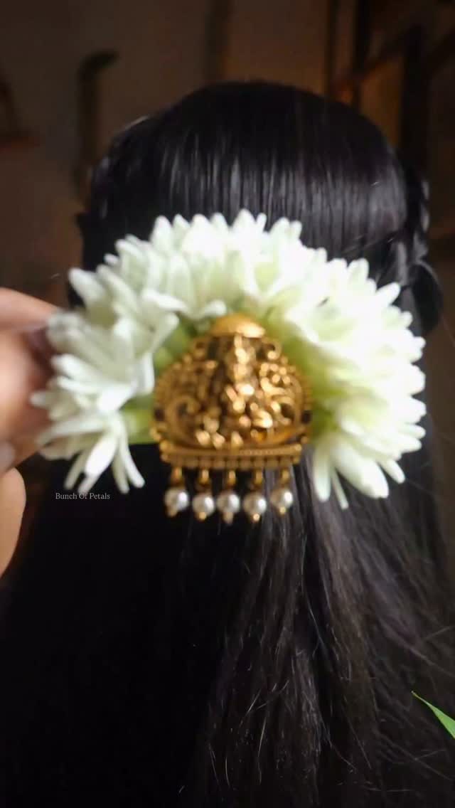 Comment “Price” for link
A little Lakshmi charm to complete your Navaratri look 🪷💛
Festive, traditional & easy to wear without spending too much! ❤️
Perfect for your Navaratri hairstyles ✨
#LakshmiClip #NavaratriAccessories #Navaratri2026 #TempleJewellery #HandmadeHairAccessories