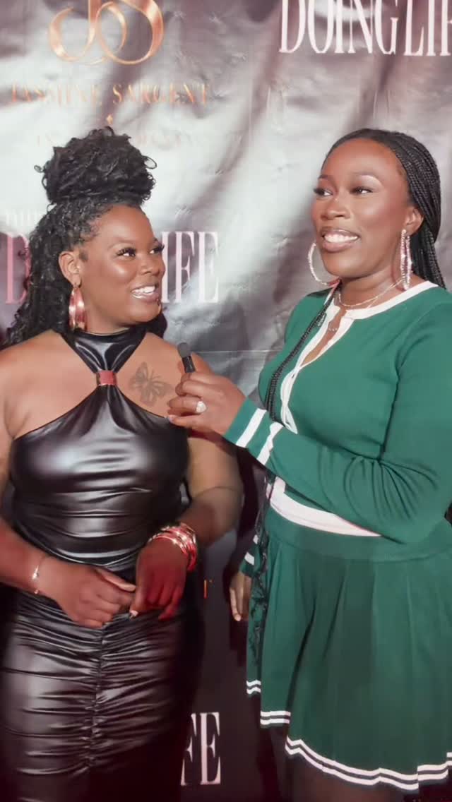 Win or lose, it's always #sisterlylove here @womenfortheculture!
Get into these two Philly girls showing each other love and talking their love for @shesjasminesargent!
Congrats on going #1 Jasmine!!!! 😝😝😝
#netflix #doinglife #gobirds
