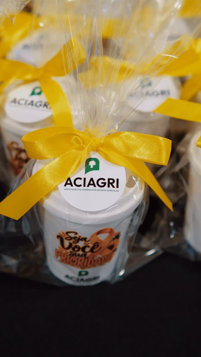 Setembro Amarelo chegou ao fim, mas o cuidado com a saúde mental precisa continuar o ano inteiro.
A ACIAGRI promoveu um importante momento de diálogo, reflexão e conscientização, reforçando que falar sobre saúde mental, acolher, ouvir e estar atento ao outro são atitudes que não podem ficar restritas a apenas um mês do calendário.
Mais do que uma campanha, essa é uma conversa que precisa permanecer presente dentro e fora do ambiente de trabalho, todos os dias.
Porque cuidar das pessoas também é uma força que representa. 💛
ACIAGRI - Força que representa.