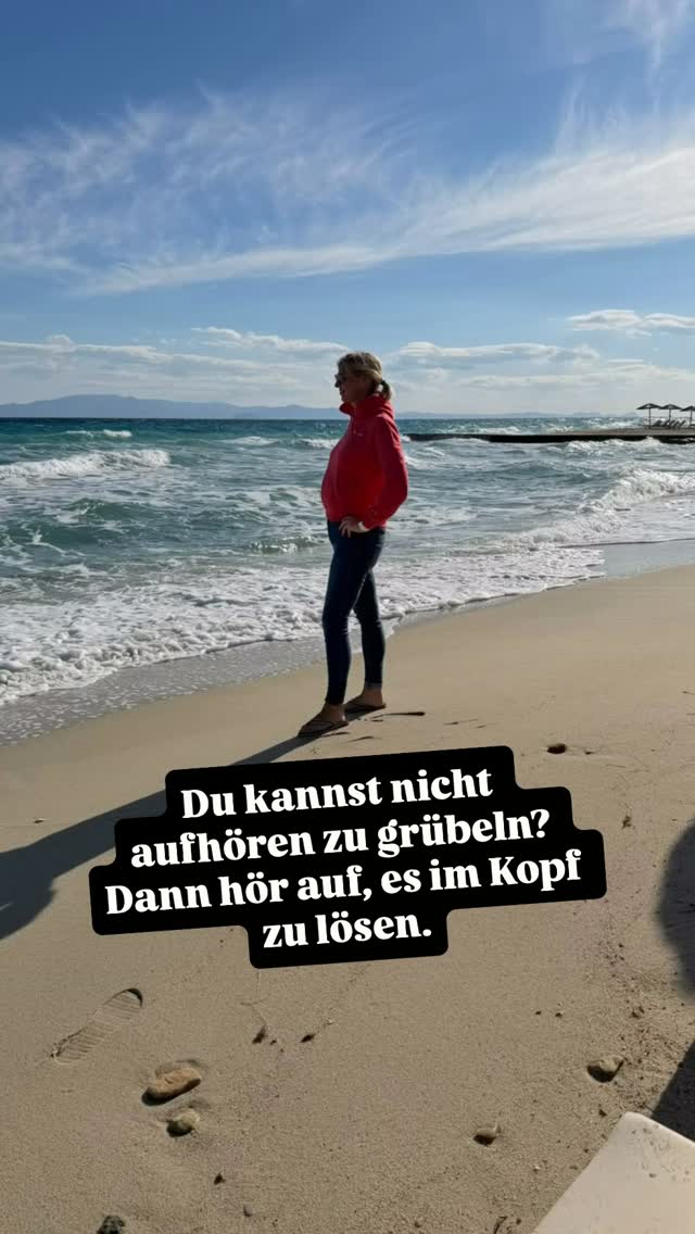 Dein Nervensystem versteht deinen Körper besser als Argumente.
Speichere dir die drei Schritte für das nächste Gedankenkarussell.
#selbstwert #psychologie #gedankenkarussell
