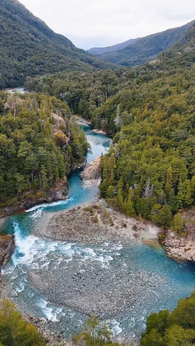 ⛰️🥾 ¿Te animás a descubrir la montaña?
En El Bolsón, cada sendero tiene una historia y cada refugio es una nueva experiencia por vivir. 🌲✨
Entre bosques, arroyos, miradores y paisajes increíbles, los refugios de ANPRALE te esperan para conectar con la naturaleza y disfrutar la cordillera de una manera diferente.
🎒 Prepará tu mochila, elegí tu recorrido y dejate sorprender por la montaña.
Porque a veces, para desconectar de todo… solo hace falta caminar un poco más. 💚
📍 El Bolsón, Patagonia Argentina
#ElBolsón #ANPRALE #Refugios #RefugiosDeMontaña #Patagonia