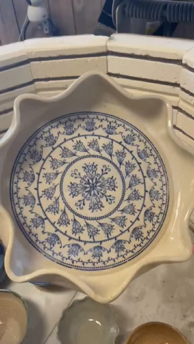 The shape. The symmetry. THAT DETAIL. đ¤Ż
Every time you look, thereâs another tiny detail to notice. The amount of patience that went into this one deserves some serious appreciation.
Go ahead and zoom in. We know you want to. đ