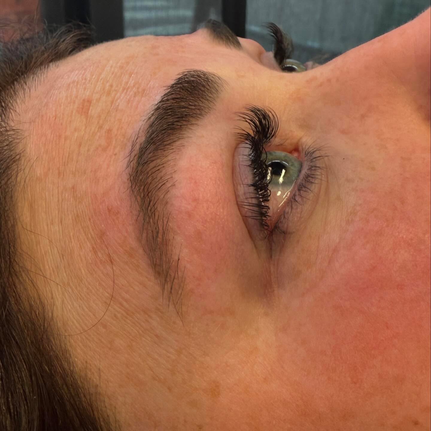 Before & after, brow wax + tint & lash fill
Products:
Dark brown Brow tint @refectocilaustralia
Classic lashes CC .15 @borboleta.pro