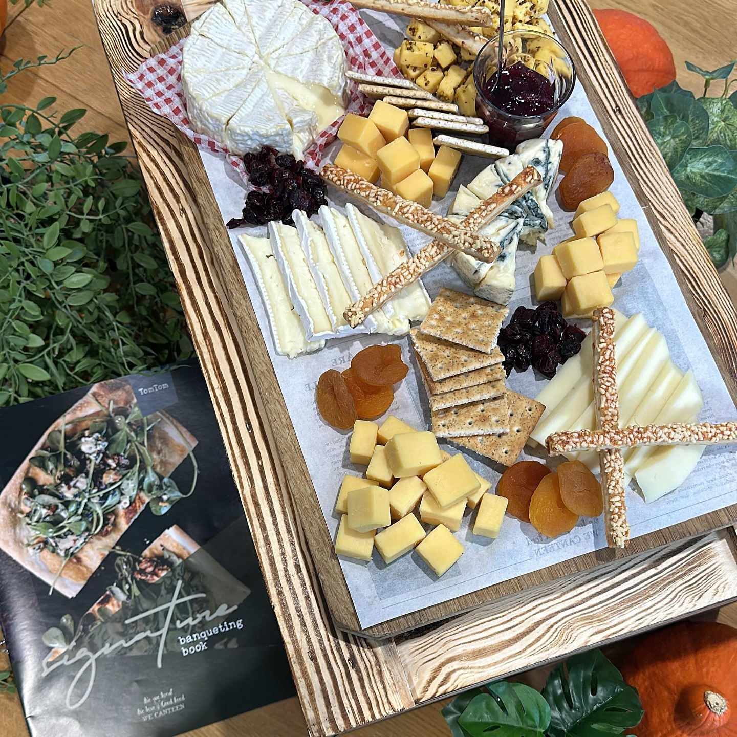 De presentatie van ons nieuwe Banqueting Book (locatie gebonden)😍
#WeCanteen #banqueting #banquetingbook #bedrijfscatering #bedrijfscateraar #feestjeszijneromtevieren