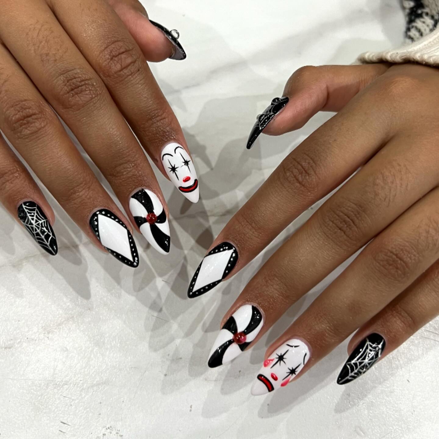 Laugh now, cry later 🤡
Inspo: @queenlynails_
• Please contact us if you’d like a mixed set design so we can allocate you to the correct timing & technician
.
.
.
.
.
.
.
.
.
.
#nails #nailartist #nailsofinstagram #nailsoftheday #nailart #gelpolish #naildesign #biab #nailsaddict #nailcare #southeastlondonnails #3dnailart #ombrenails #halloweennails