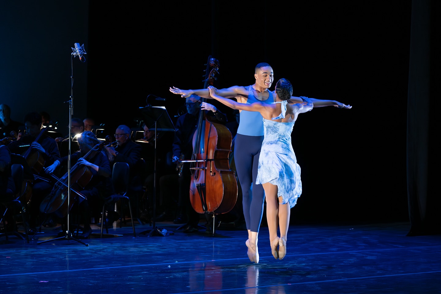 In this mesmerizing duet, choreographed by Nick Owens @naojoker , Lalah Hazelwood and LaNel Muhammad flow effortlessly to the timeless beauty of Duke Ellington’s The River: 1. The Spring. Their graceful movements capture the essence of renewal and fluidity, echoing the rhythm of the river itself. As part of Black Keys, curated by Joshua Thompson @sockjoplin and presented by the Indianapolis Chamber Orchestra @indychamberorch , this duet shines with emotion and elegance. Special thanks to Ben Rose @indybenjy , whose stunning photography, commissioned by the Herbert Simon Foundation, brings these moments to life.
•
•
•
#KenyettáDance #BlackKeysProduction #DukeEllington #IndianapolisChamberOrchestra #BlackDanceMatters