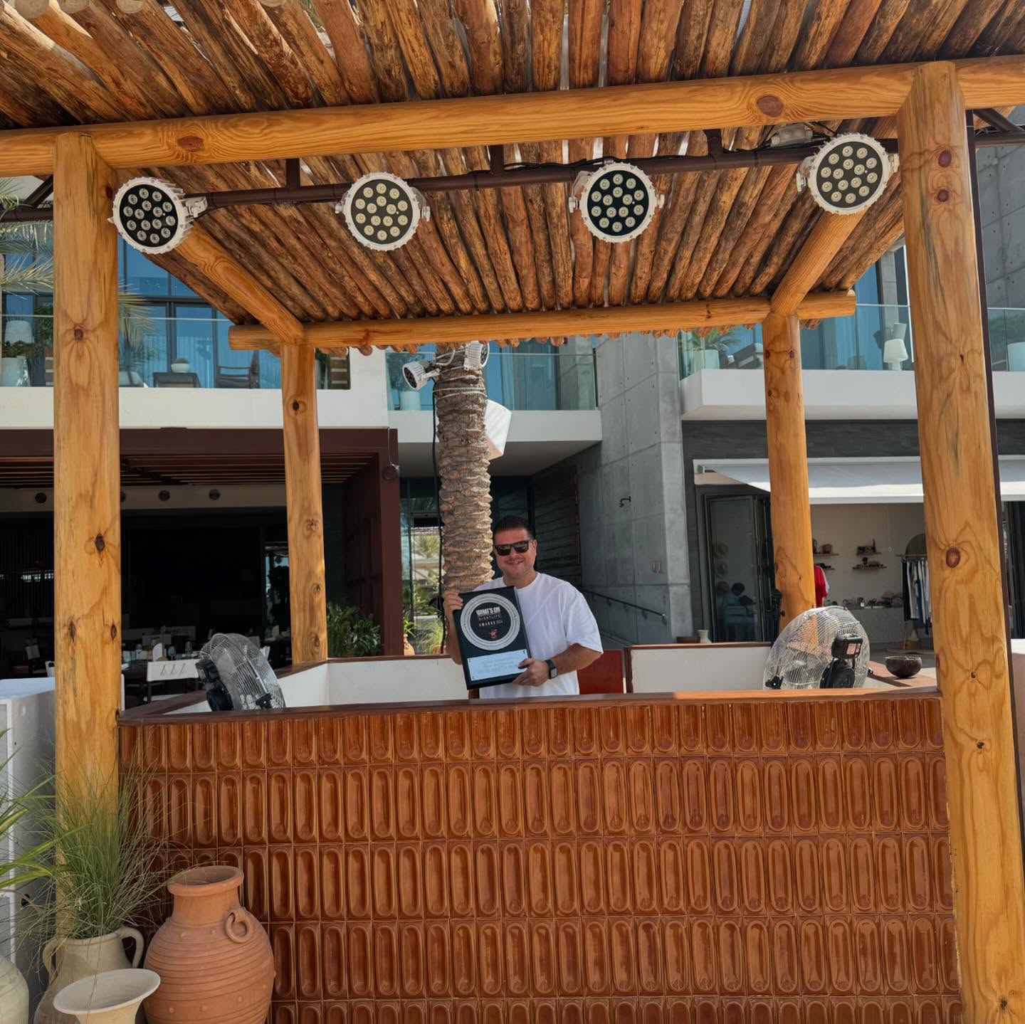 Busy day at @nikkibeachdubai 😎
Beach Club has just won a @whatsondubai award 🎉playing before @alexisnohra in the new dj booth then putting the sun into bed on a private beach party 🌴🌞
#nikkibeach #nikkibeachdubai #dubaientertainment