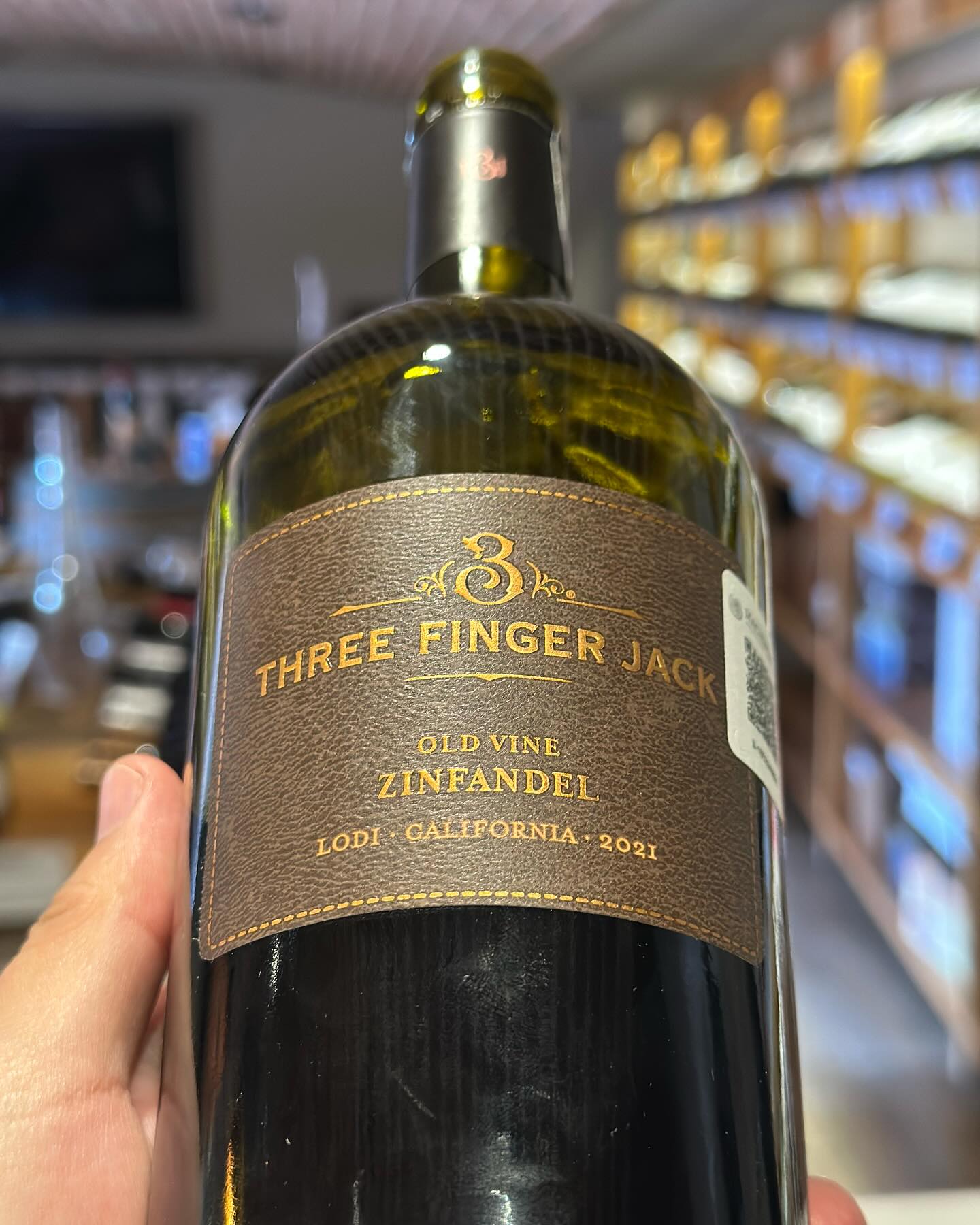 Three Finger Jack zinfandel (2021).
🇺🇸 Lodi, California.
🍇 Zinfandel old vines
🏺12 meses barrica
#redwine #vinotinto #winestagram #winelover #instawine #winetasting #wine #catavino #wineporn #winetime #winegeek #wineinfluencer #wineoclock #cheers #sommelier #eua #california #lodi #zinfandel #oldvines