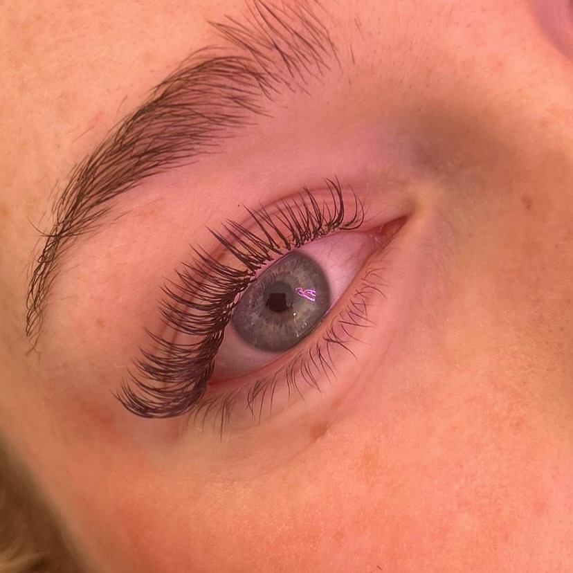 Sorry look at these lashes ๐๐ผ๐๐ผ we cant cope with this gorg set by our @beautybird_emilygrace ๐คคHow unrealllll is this girlies work ๐ she not only does stunning lashes like these but can also tame your brows too ๐๐ผ๐๐ผ
Emily will be in tap every Tuesday, Wednesday and Thursday ๐๐ผ so go give @beautybird_emilygrace a message and get your apps booked in girlies ๐ค
โข
โข
#tapliverpool #beautyliverpool #lashtechliverpool #liverpoollashes #liverpoolbrows #liverpoollashartist
#liverpoolbeauty #liverpoolsalon