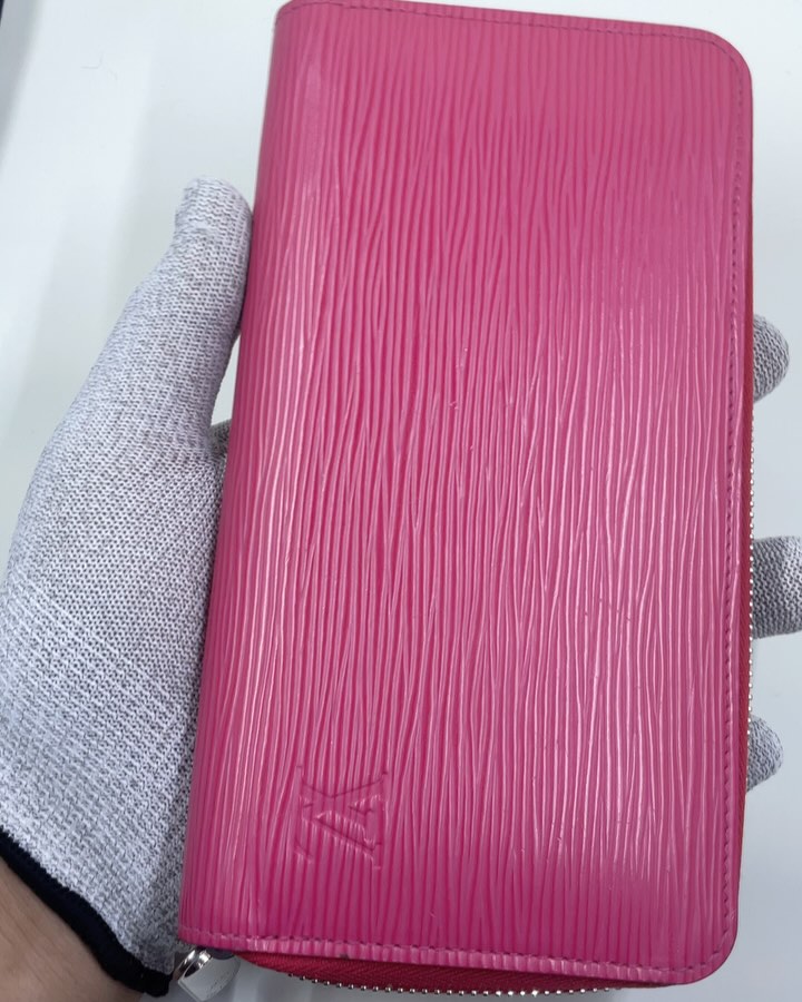 Louis Vuitton Epi Leather Zippy in Hot Pink. Come check it out in our store. #louisvuitton #randfpawnbrokers #preowned #luxurybags