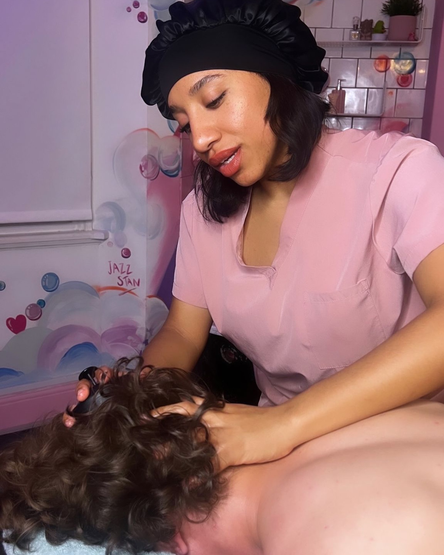 โจ WHO FANCIES A MASSAGE ๐๐ผโโ๏ธ๐๐ฝโโ๏ธโจ we are so excited that the amazing @aaliviatemassagetherapy is now based in tap ๐๐ผ๐ so so happy to have her as part of our team ๐๐ธ @aaliviatemassagetherapy is here to help you unwind and destress as well as releasing some tensions and have some tlc ๐๐ผโจ Aaliyah specialises in relaxing Swedish massage to help get rid of all your knots, toxins and release all the tension in your body, swear she literally has magic hands ๐๐ผ โจ DM @aaliviatemassagetherapy or use the link in our bio to book ๐
#liverpoolmassage #liverpooltherapy #massage therapy #swedishmassage #liverpoolswesiahmassgae #relaxingmassage #healing ##massageliverpool #liverpoolsalon