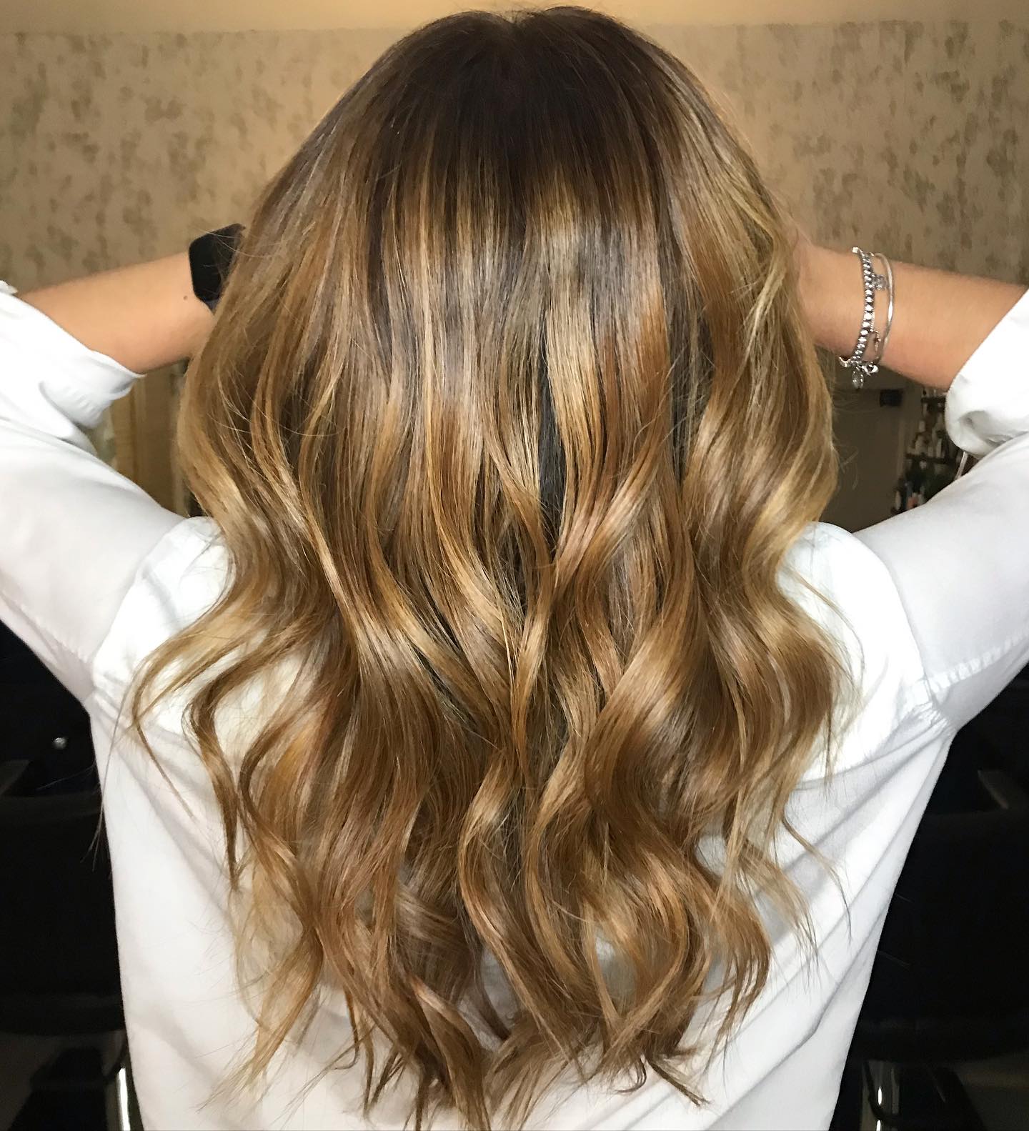 Frozen Caramel 🍁🍮
To book an appointment email: salon@haircolourstudio.co.uk
.
.
#naturallookinghair #sunkissedbalayage #bronde #naturallookinghaircolour #brondehaircolor #brunettebalayage #babylightsandbalayage #balaygehair #balayagelondon #trendinghairstyles #trendinghaircolor #ukhairsalon
#hairblend #hairsalonlondon #hairtransformation #hairtrends #epresuk #haircolourstudiokingsx