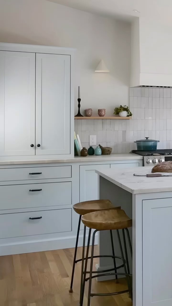 Another dream kitchen came to life! Thank you to @atelierduo_interiors for bringing this stunning project to reality. It was truly a pleasure collaborating with these two incredibly talented designers who have such sophisticated taste 💫 #dreamkitchen #modernkitchen #kitchendesign #kitcheninspiration #kitchengoals #albakitchen #interiordesign #kitchenremodel