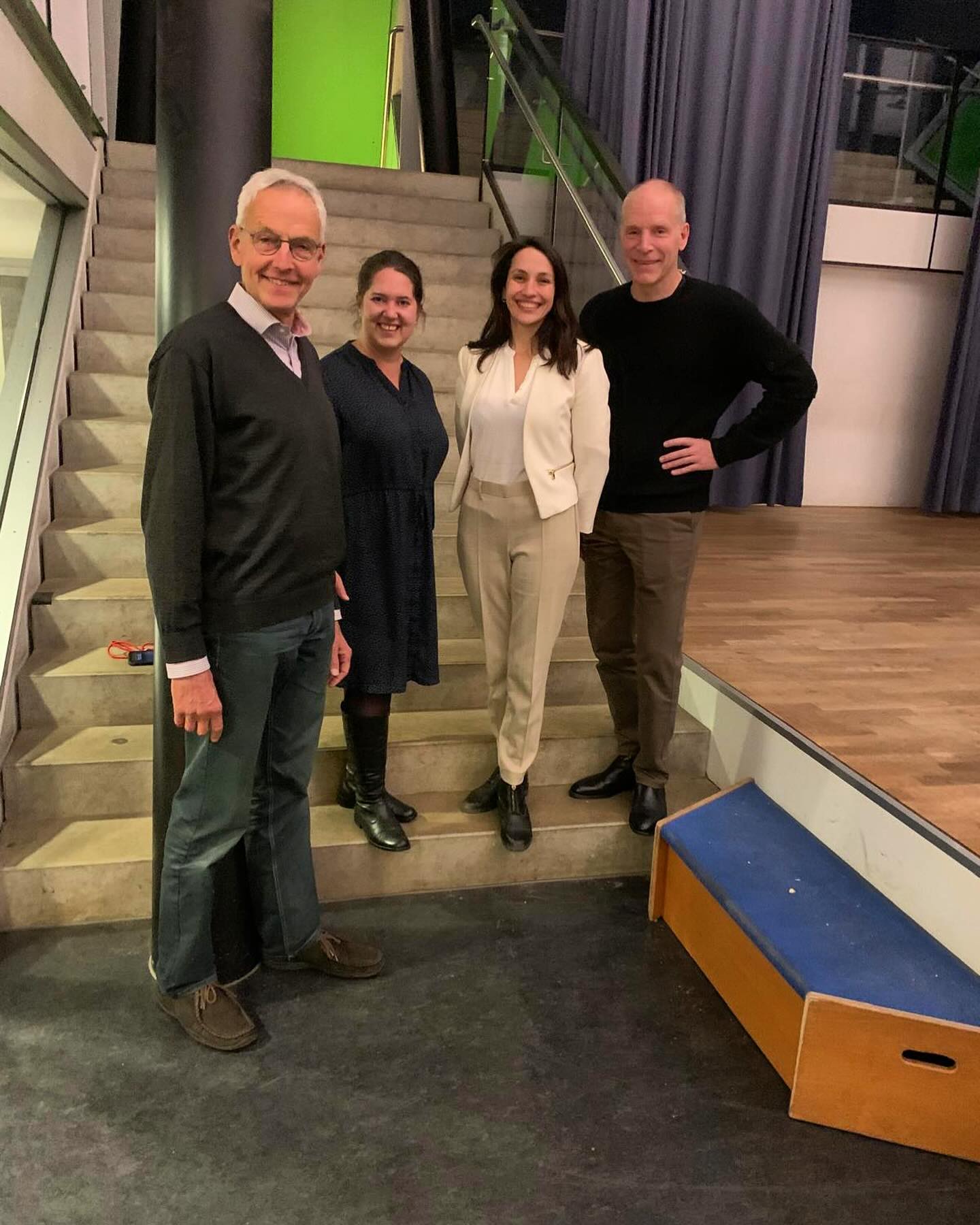 Heute haben wir in meinem Distrikt Blankenese-Iserbrook-Nienstedten einen neuen Vorstand gewählt. Den Vorsitz übernehmen als Doppelspitze Arnim Karthaus und Lena Haffner. Ich darf als stellvertretende Vorsitzende, zusammen mit unserem Kassierer Nikolaus Eggert, die beiden bei ihren Vorhaben unterstützen. Darauf freue ich mich sehr und danke dem bisherigen Vorstand für die gute Arbeit in den letzten Jahren. Wir haben einiges zu tun in den nächsten Wochen! Auf geht’s. #spdhamburg #spdaltona #blankenese #iserbrook #nienstedten