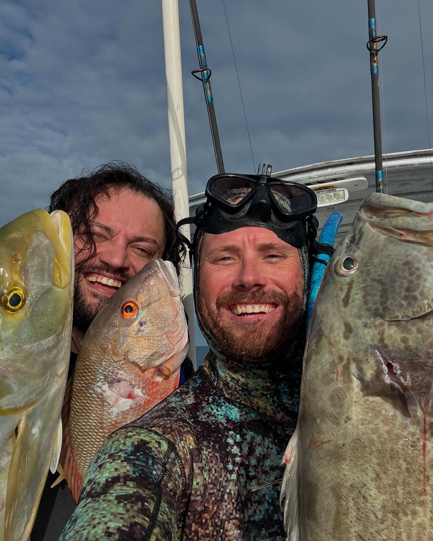Nothing like crushing fish with the Homies! @michalmenert @prettylights @prettylightsmovement @seasthedaycharters #seasthedaycharters #spearfishing #fish #flkeys #flkeyslife