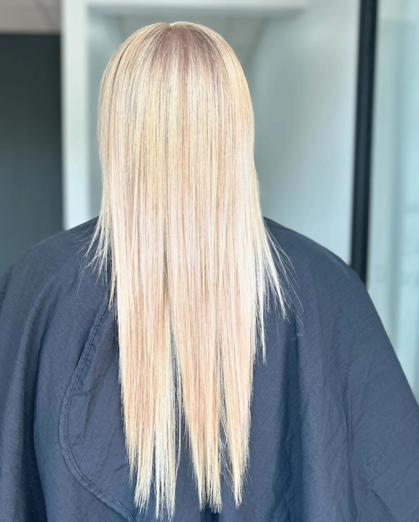 When you haven’t had your hands on this babes hair for 12 months and it’s time for a complete redo! 😍🥳.
#wemissedyou #blondehair #melbournesalon #melbournehairdresser #melbournestylist #blondegirl #blondelife #blondespecialists #lilydale #yarravalley #jlhaircollective #longhair #newhair #blondehairspecialist #blondehairmelbourne #newclientswelcome #weloveyou