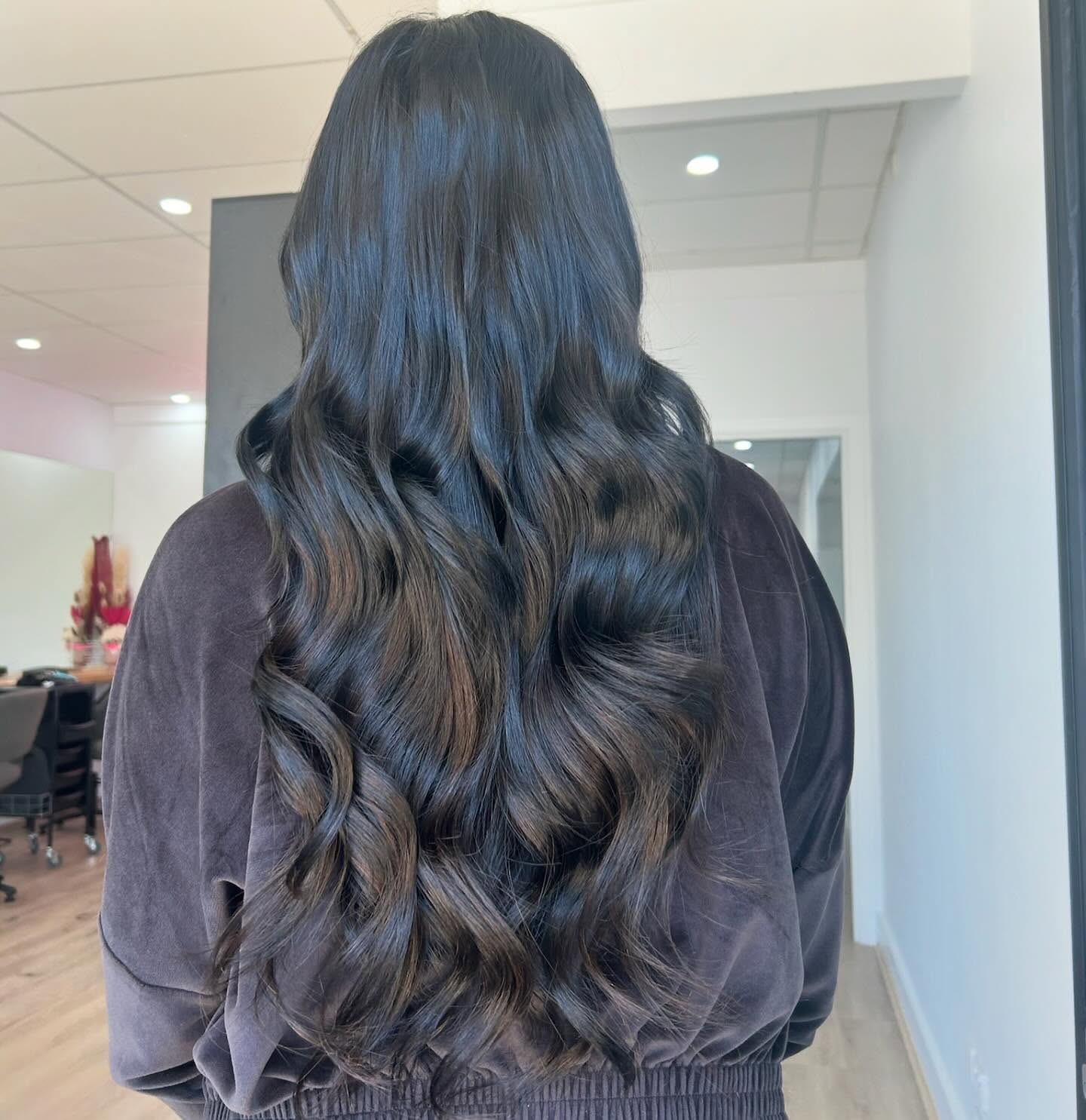 When this babe @gracematthews2003 wins our hair extension make over and is looking stunning 🤩. A huge congratulations lovely, enjoy your beautiful new hair. 💕💕
#weft #weftextensions #wefthair #longhair #newhair #newhaircut #hairgoals #hair #hairsalonmelbourne #yarravalley #lilydale #jlhaircollective #newclientswelcome #hairextensions #hairextensionsalon #victoriahairsalon #blessed #melbournehair #darkhair #blackhair #appreciation