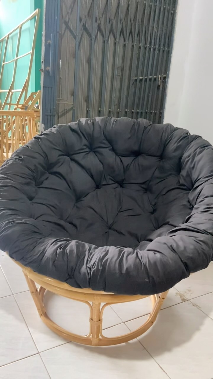 Introducing your new comfort zone. 🖤 Our "Papasan Chair" with plush black cushions is designed to embrace you in softness while adding a bold and modern touch to your space.
Create a corner that is not just a place to sit, but also an atmosphere full of love.
.
.
#rattanfurniture #WoodenFurniture #PremiumFurniture #ExportQuality #CustomFurniture #FurnitureJepara #FurnitureBali #Furniture #Mebel #MebelJepara #mebeljati #HomeDecor #furniturestore #Jepara