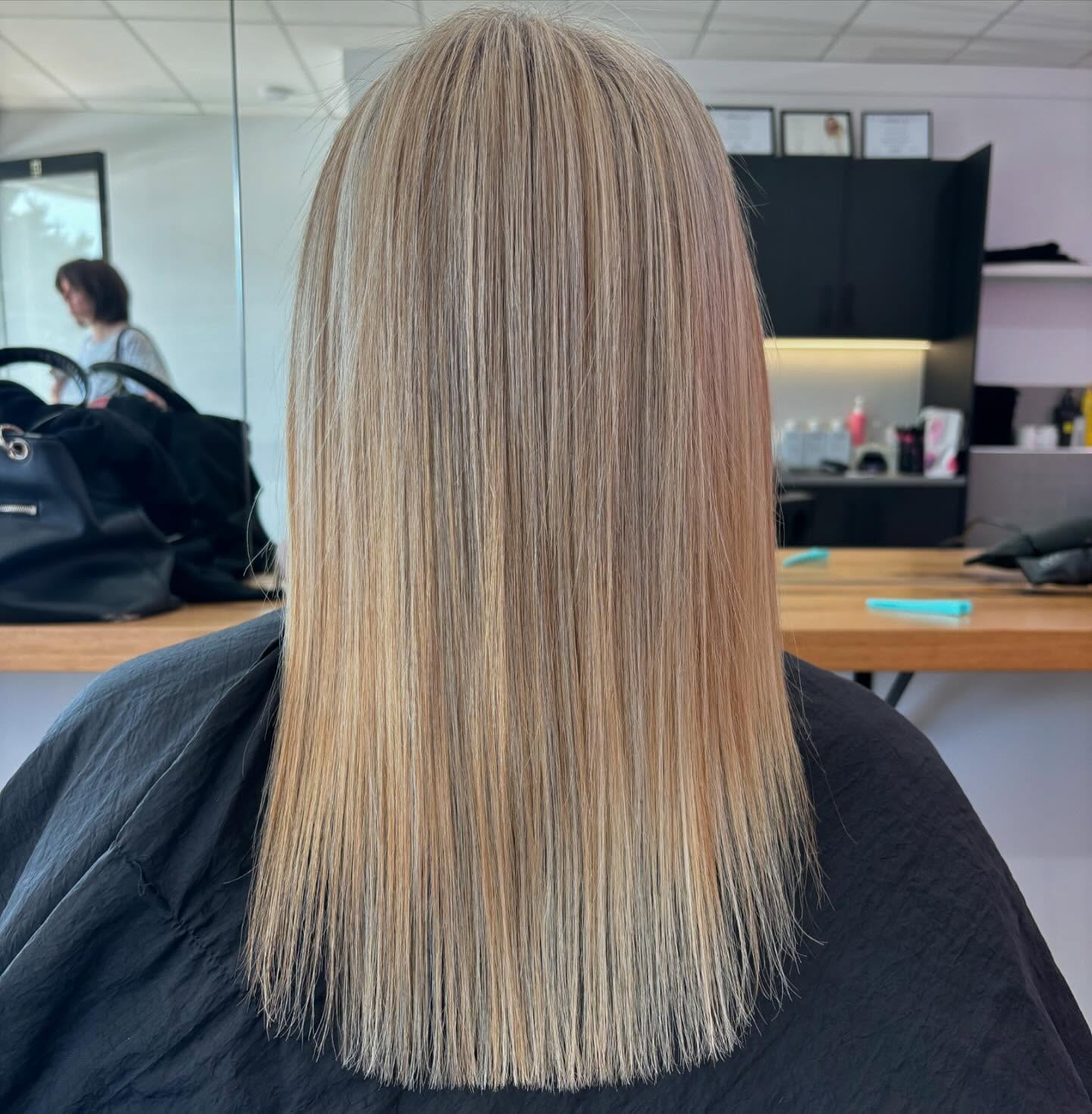 If it’s one thing you don’t need to put up with it’s OUT OF CONTROL FRIZZ! if you haven’t had our @bhave_australia keratin smoothing you don’t know what you’re missing out on!
No more frizz, straight hair, halves drying time 😱. WHAT MORE COULD YOU WANT?
Oh did we mention it’s also natural organic? 😘
#bhave #keratin #keratintreatment #smoothing #smoothingtreatment #keratinhair #nofrizz #nofrizzyhair #striaght #straighthair #blondehair #melbourne #melbournehair #melbournehairsalon #yarravalley #lilydale #jlhaircollective #blonde #blondehair #blondespecialists #keratinspecialist #natural #organic