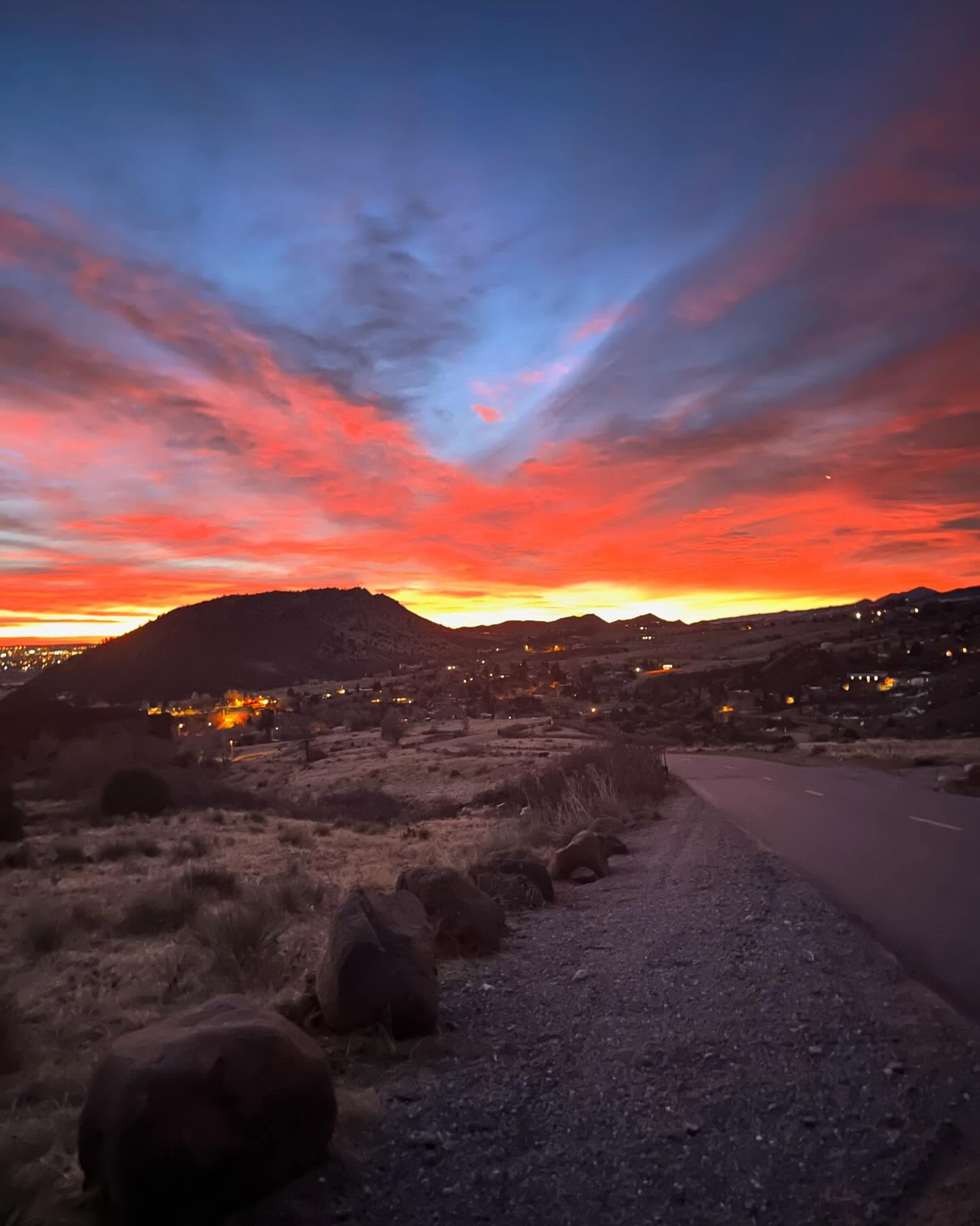 Morning magic at Red Rocks ✨ The sky ignites in shades of orange, welcoming a new day of adventure and awe.
#RedRocksHikes #SunriseWonders #NatureIsArt
#hikecolorado #thingstodoindenver