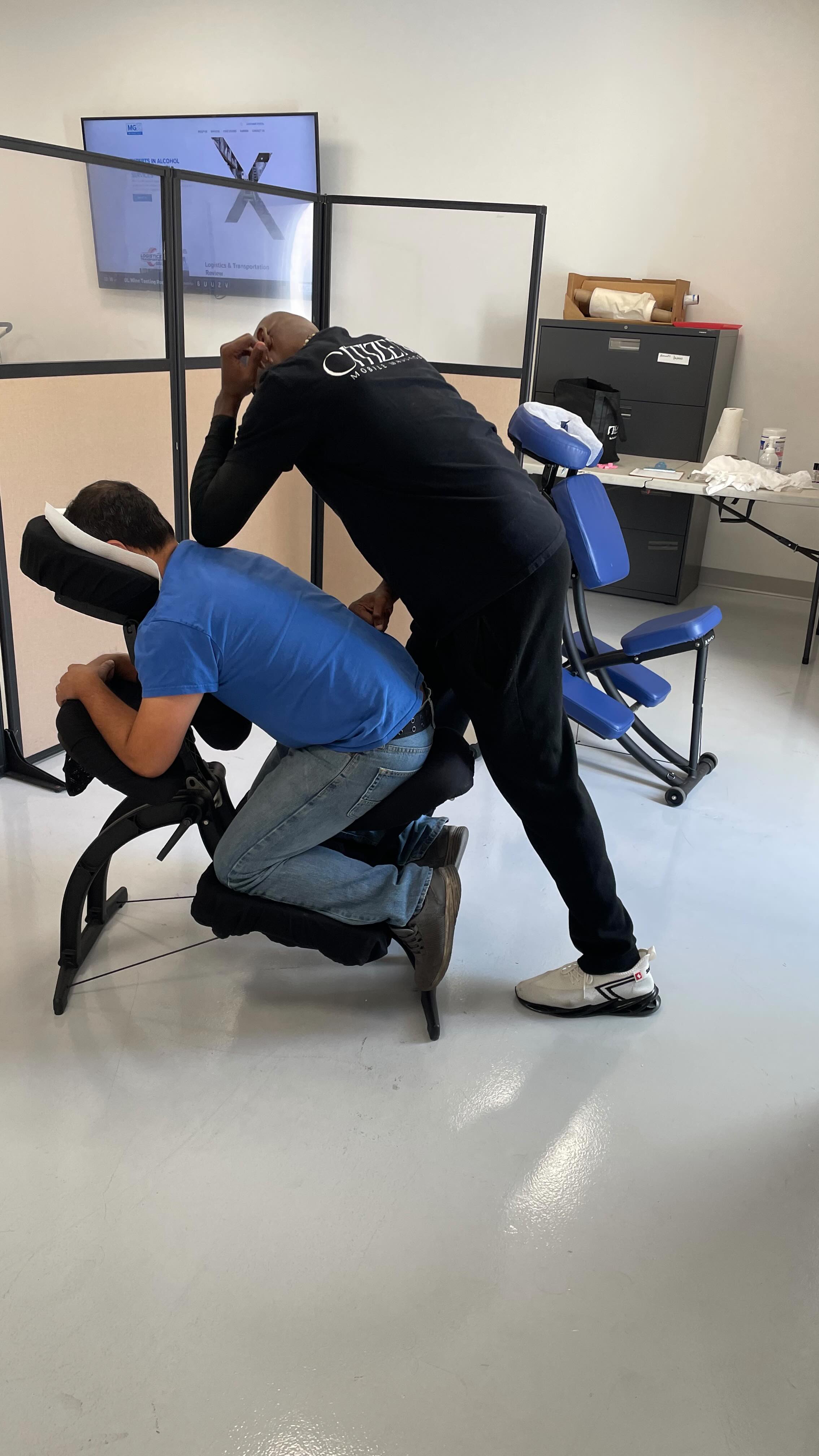 Isn’t it obvious??
The studies are in…
when employees feel appreciated, cared for and prioritized the work culture thrives.
We truly appreciate seeing all these smiling faces after just 10 minutes of chair massage. Thank you to all the companies that have hired us this year for corporate wellness.
Now booking 2025.
#happyemployees #wellnessthatworks #chairmassage #corporatewellness #hireus #citizenmobilemassage #edisonnj #thesecret #successfulbusiness