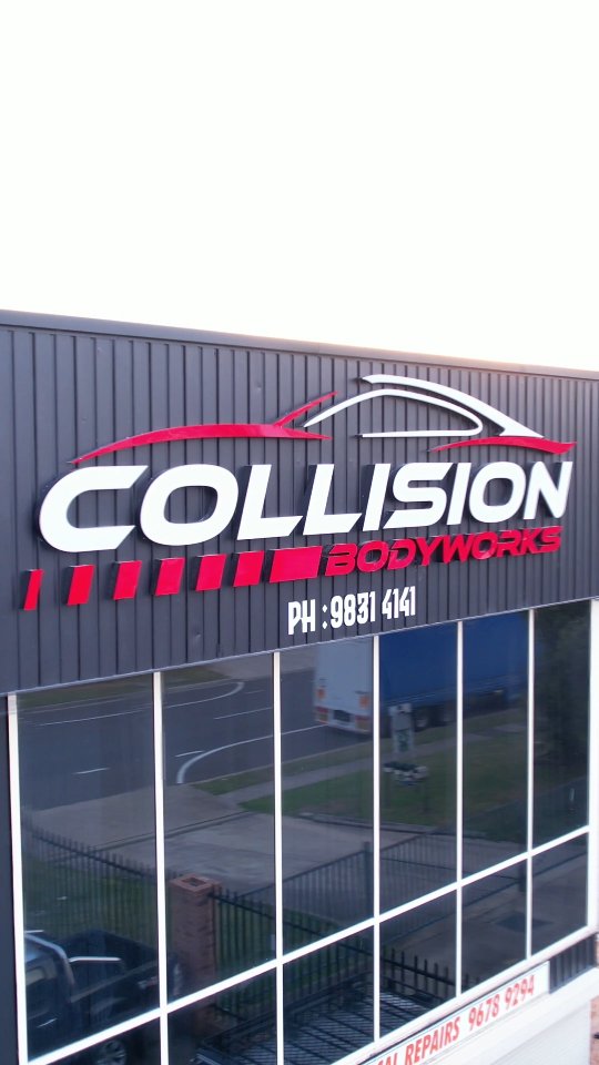 When your signage hits hard. 💥🚗 Gorilla Signs giving Collision Bodyworks the attention it deserves—because every brand deserves to shine! #gorillasigns #collisionbodyworks
