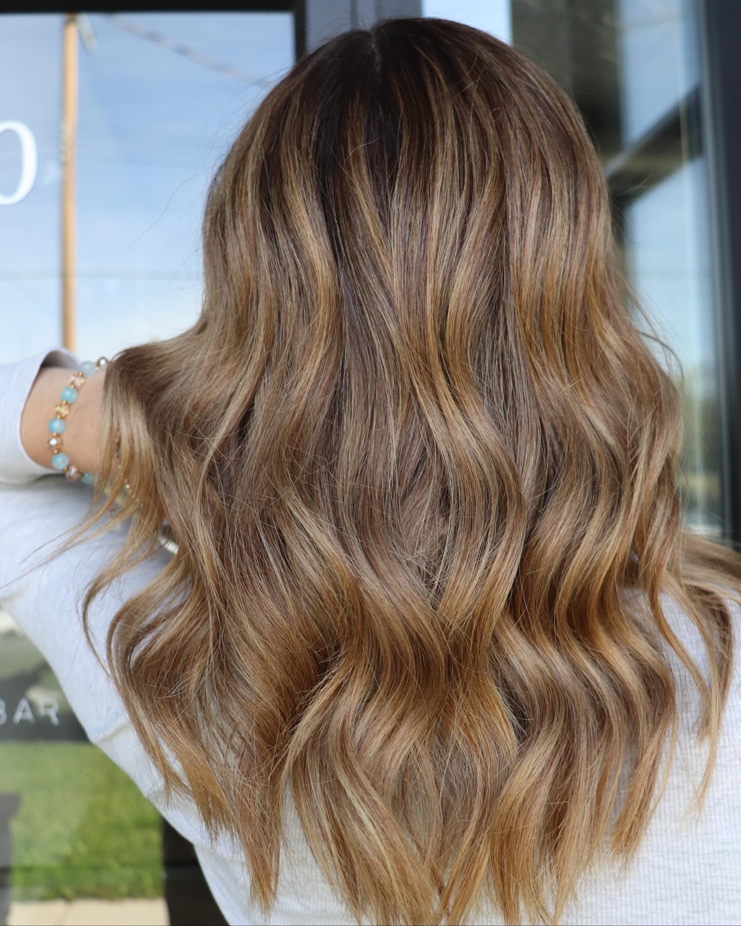Beautiful bronde by @cutebutcutthroat π―
#yychair #yychairstylist #yycsalon #yycblonde #yycblonde #foxandmaneyyc