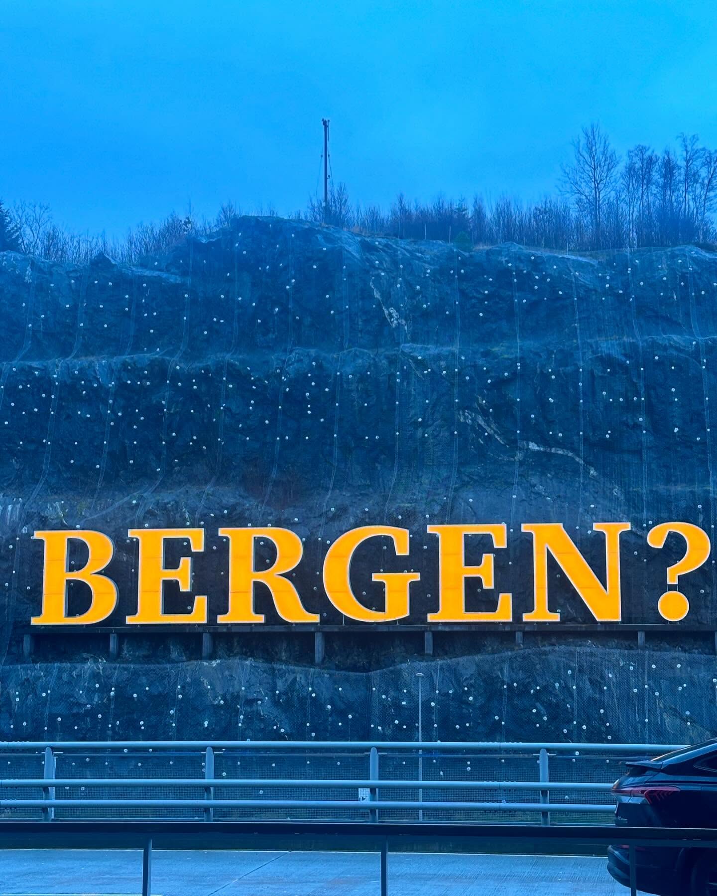 Bergen? Bergen! Zwei Tage vollgepackt mit Informationen, Besichtigungen und Expertengesprächen zur Energiesicherheit. Das alles im Rahmen des 4. Treffens der Working Group der Ostseeparlamentarierkonferenz, die dieses Mal in Norwegen zu Gast war. Die aktuellen Entwicklungen im Ostseeraum zeigen eindrücklich wie wichtig eine enge und koordinierte Zusammenarbeit ist, aber auch vor welchen Schwierigkeiten die betroffenen Staaten stehen. Ich freue mich schon jetzt auf die weiteren Beratungen mit den Kolleg:innen im nächsten Jahr in Stockholm.