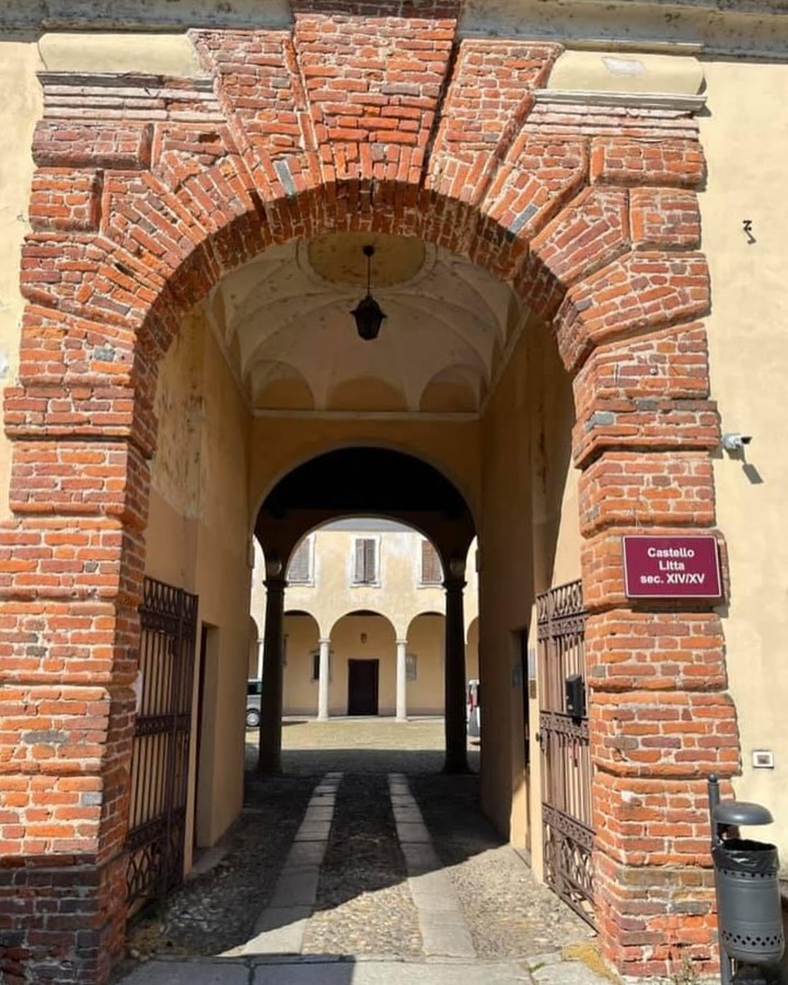 Restauro del Castello “Beccaria-Litta” - Gambolò (PV) #guttoriellocostruzioni #work #job #impresaedile #building #instagram