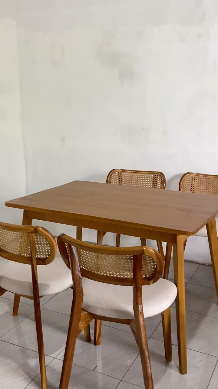 Make your dining room look cooler with a full teak wood dining chair set!
💪 Very durable, simple design but still looks expensive. It's perfect for gathering with family or friends while eating delicious food 🪑🍽️
,
,
For information and reservations, please contact:
WhatsApp: +62 896-9862-3070
.
.
#PremiumFurniture #ExportQuality #CustomFurniture #JeparaFurniture #BaliFurniture #Furniture #Mebel #JeparaMebel #jatimebel #HomeDecor #furniturestore