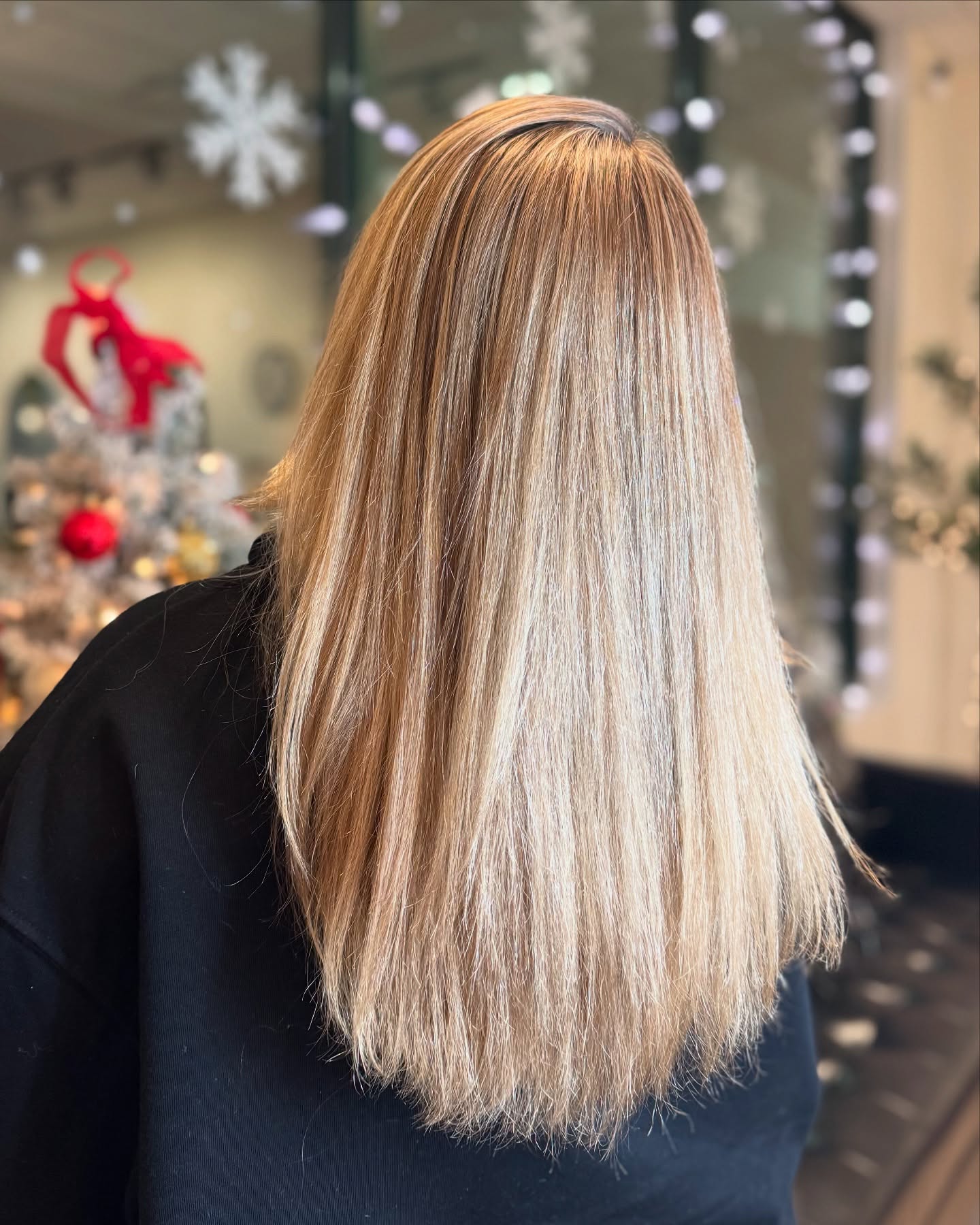 Darker for the winter? We don’t follow that rule here. Blonde refresh & shape up by @meg__beauty_ 🤎
#hair #hairsalon #hairstylist #hairideas #hairtransformation #blonde #blondehair #marylandhairstylist #baltimorehairstylist #perryhall #whitemarsh