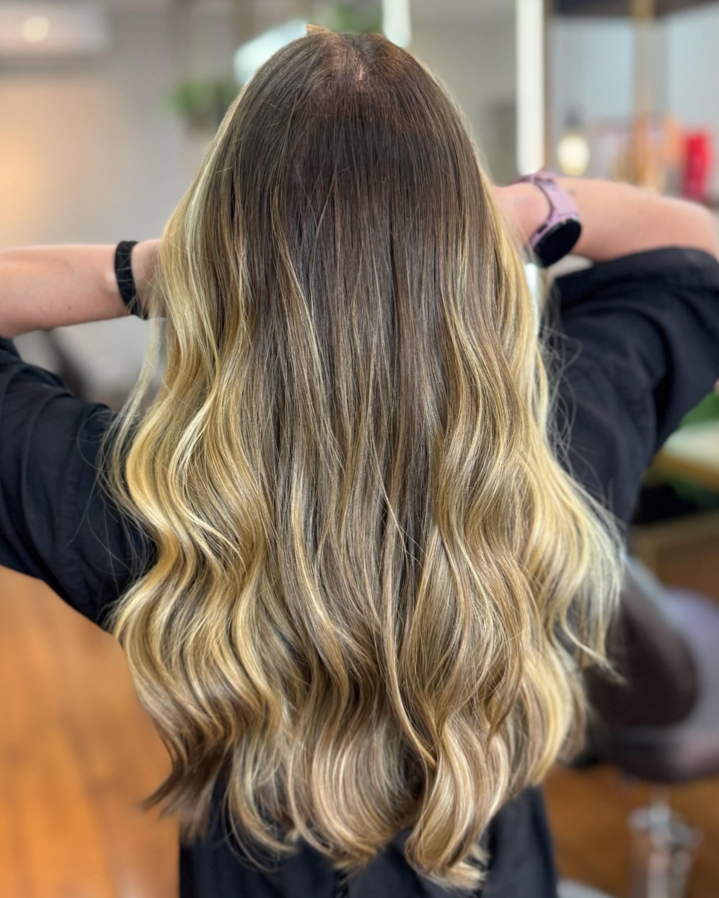 Blonde 💫 • por @matheus_biaggio
Arraste e confira detalhes desse resultado lindo 👉🏼
📲 Reserve seu horário pelo link da bio e venha renovar sua autoestima com nosso time!
Te esperamos! ✨
#mechas #mechascampinas #mechascriativas #loiroblonde #iluminado #beauty #salaodebelezacampinas #loirascampinas #loiroscampinas