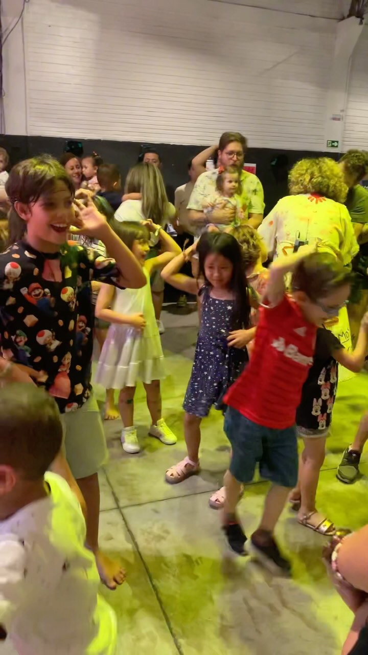 Vocês pediram, nós atendemos… Vai ter repeteco @bandabecabrinca na Feira Flua Cultura SIMMM 🥳
Traga as crianças para se divertirem em um lugar recheado de arte e cultura.
É a alegria mais doce que doce de batata doce!!!
O Show está dentro da programação do Projeto @bandanovafuncart, que estará levando muita música para a nossa Feira deste domingo.
Não dá pra perder de jeito nenhum 💃
-
A “Feira Flua Cultura” é uma realização do Governo Federal através do Ministério da Cultura e da Fundação Cultura Artística de Londrina - Funcart, com patrocínio da Lei Paulo Gustavo, viabilizado por meio da Secretaria de Cultura de Londrina, produção do coletivo Flua Cultura e apoio da Rádio UEL FM e do Projeto Banda Nova Funcart.
#feirafluacultura #musicalondrina #fluacultura #londrinense #londrinacultura #artelondrina #bandanovafuncart