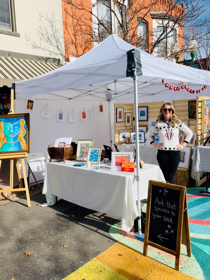 Thank you @afarmersmarket and @oldetownarvadaco for hosting a fabulous Winter Market yesterday 🎄🎁⛸️. What a FUN event! Thank you to all the people that stopped by my booth to say hi, shop, and talk about art. It always warms my heart ❤️!
Happy Holidays to all!
.
.
.
.
.
#wildridgemoon #goddessart #acrylicpainting #arvadaartist #denverartist #artfair #holidayshopping #holidaygifts #arthatspeakstoyoursoul