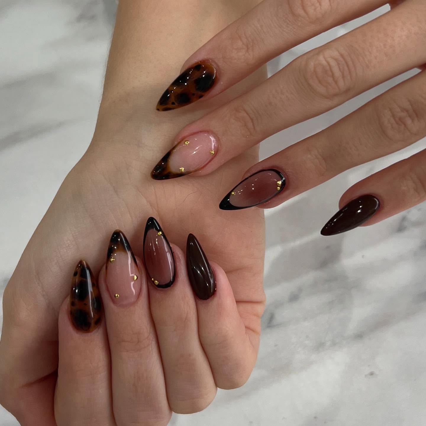 More tortoiseshell 🐢
• Please contact us if you’d like a mixed set design so we can allocate you to the correct timing & technician
.
.
.
.
.
.
.
.
.
.
#nails #nailartist #nailsofinstagram #nailsoftheday #nailart #gelpolish #naildesign #biab #nailsaddict #nailcare #southeastlondonnails #3dnailart #ombrenails #tortoiseshellnails