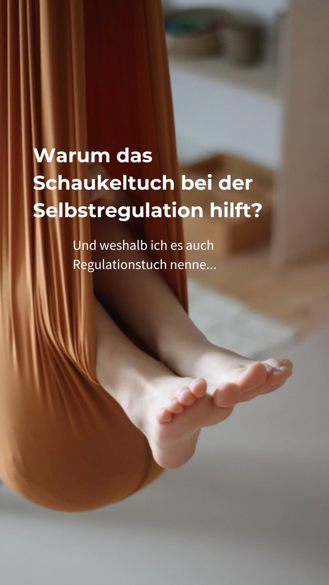 ✨Nach einem Tag voller Eindrücke braucht dein Kind einen Rückzugsort, um sich zu entspannen und die Erlebnisse zu verarbeiten. 🌿💤
💖Das Schaukeltuch unterstützt die Selbstregulation, besonders von starken Gefühlen oder in der Pubertät und entlastet damit dich als Elternteil. 🔥🧘🏽♀️
🌟 Bedürfnisorientiertes Spielzeug: Ob Schaukeln, dynamisches Hüpfen, ruhiges Zurückziehen oder sogar als kleine Höhle auf dem Boden – das Tuch passt sich an und schafft einen sicheren Raum.
🌱 Nachhaltig: Aus 78% recyceltem Meeresmüll, langlebig und über Jahre beliebt. Made in Germany.
💨 Im Winter hilft es, den Bewegungsdrang zu stillen und im Sommer kann es draußen an einen Baum aufgehängt werden. 🌳☀️
💪 Hält bis zu 120 kg – auch Erwachsene können darin entspannen!
⚡️ Breiter, elastischer und robuster als die günstigen Therapieschaukeln aus Asien.
Uuund…. Es wird oft täglich genutzt – ein nachhaltiger, günstiger Kauf auf lange Sicht! 💰✨
📚 Mit 10 Jahren Erfahrung gebe ich dir schnelle, professionelle Beratung zur Nutzung und richtigen Aufhängung des Regulationstuchs. 🔧✅
Einmal entdeckt, möchten die Kinder es nicht mehr missen! 🌈
Gönn deinem Kind den Rückzugsort, den es braucht, und dir eine Entlastung im Alltag. 🌸✨
Verfügbar in Deutschland, Schweiz und auf Anfrage auch in der ganzen EU. 🌍
🤝 Mit deinem Kauf unterstützt du mein Ein-Frau-Business und trägst dazu bei, dass Kinder zuhause und in Kitas zu mehr selbst-regulierendem Freispiel kommen und ein starkes Selbstvertrauen in sich und ihren Körper finden(Weiterbildungen & Entdeckungsraum). 💪❤️
P.S. Stöbere so gerne durch meinen restlichen Online-Shop für Freispiel und Bewegung.
#Bedürfnisorientiert #ElternTipps #Nachhaltigkeit #Selbstregulation #Schaukeltuch
#lebonbond
#Regulationstuch #Therapieschaukel #Wohlfühlzeit #OneWomanBusiness #Smallbusiness #Weihnachtsgeschenk #WinterSpaß #SommerSchaukeln #NachhaltigerKauf #Schweiz #Deutschland #EU
Welche Rückzugsmöglichkeiten hat dein Kind
