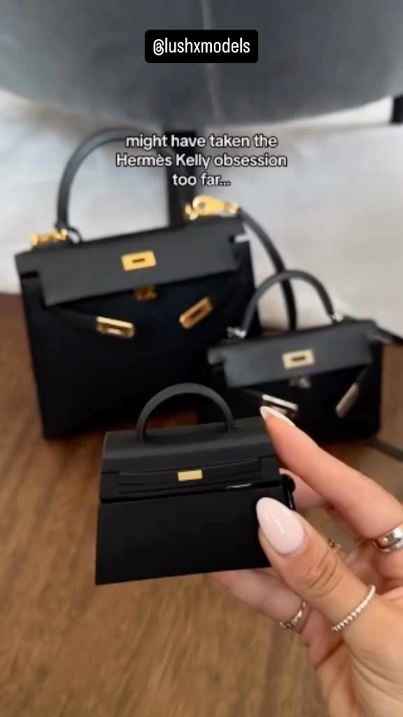 Anyone else obsessed with Hermès??!!! 👜
.
.
.
.
.
#birkin #kelly #handbag #handbagaddict #handbagstyle #minikelly #hermès #hermeskelly #hermesbag #hermeslover #hermesconstance