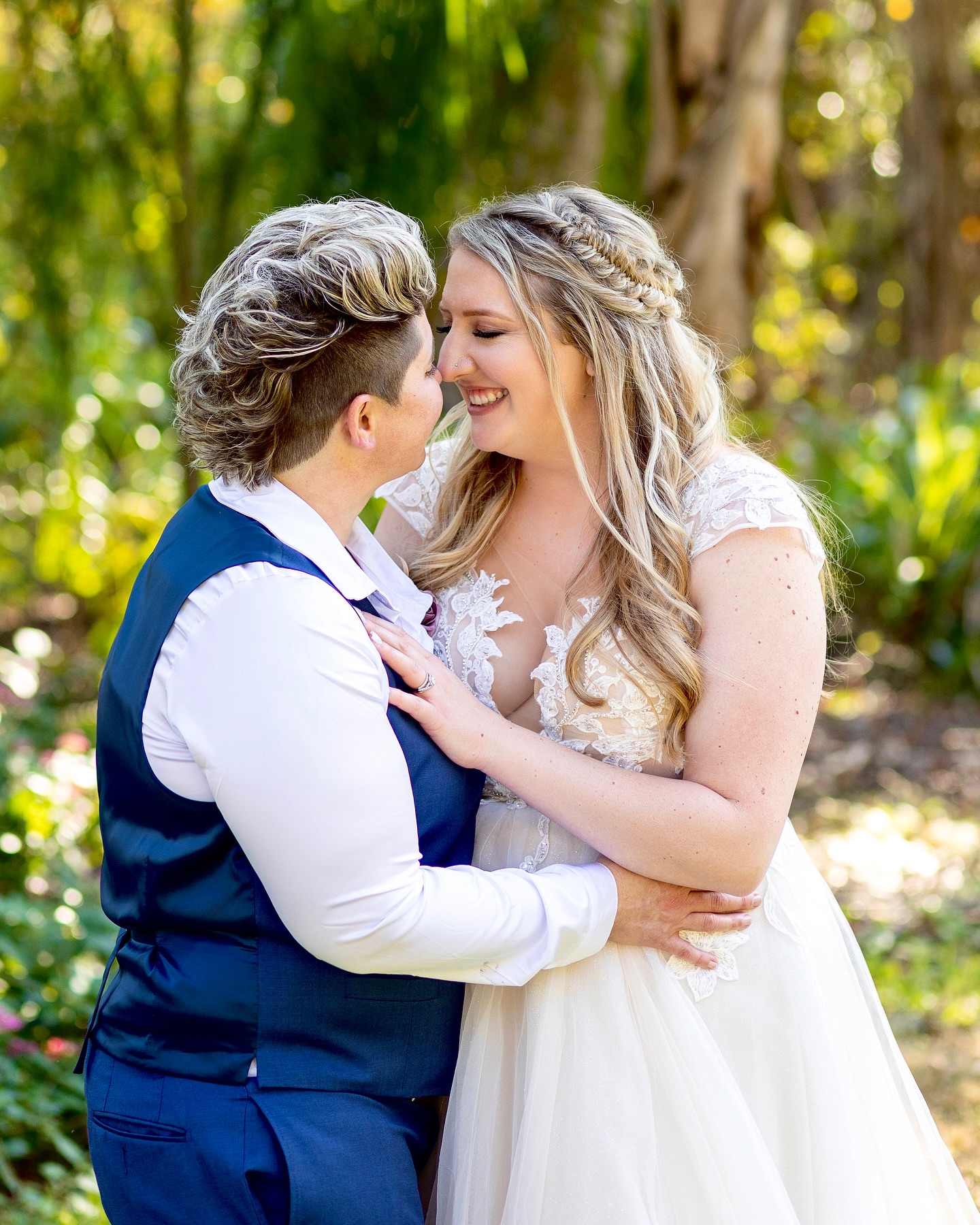 This beautiful couple always says to each other “I’ll keep loving you, even when we’re ghosts” and we think that’s the sweetest sentiment of love. 🥰👻
#tukephotography #orlandoweddingphotographer #paradisecoveweddings #lgbtqweddingphotographer #lgbtqphotographer #loveislove #mrsandmrs