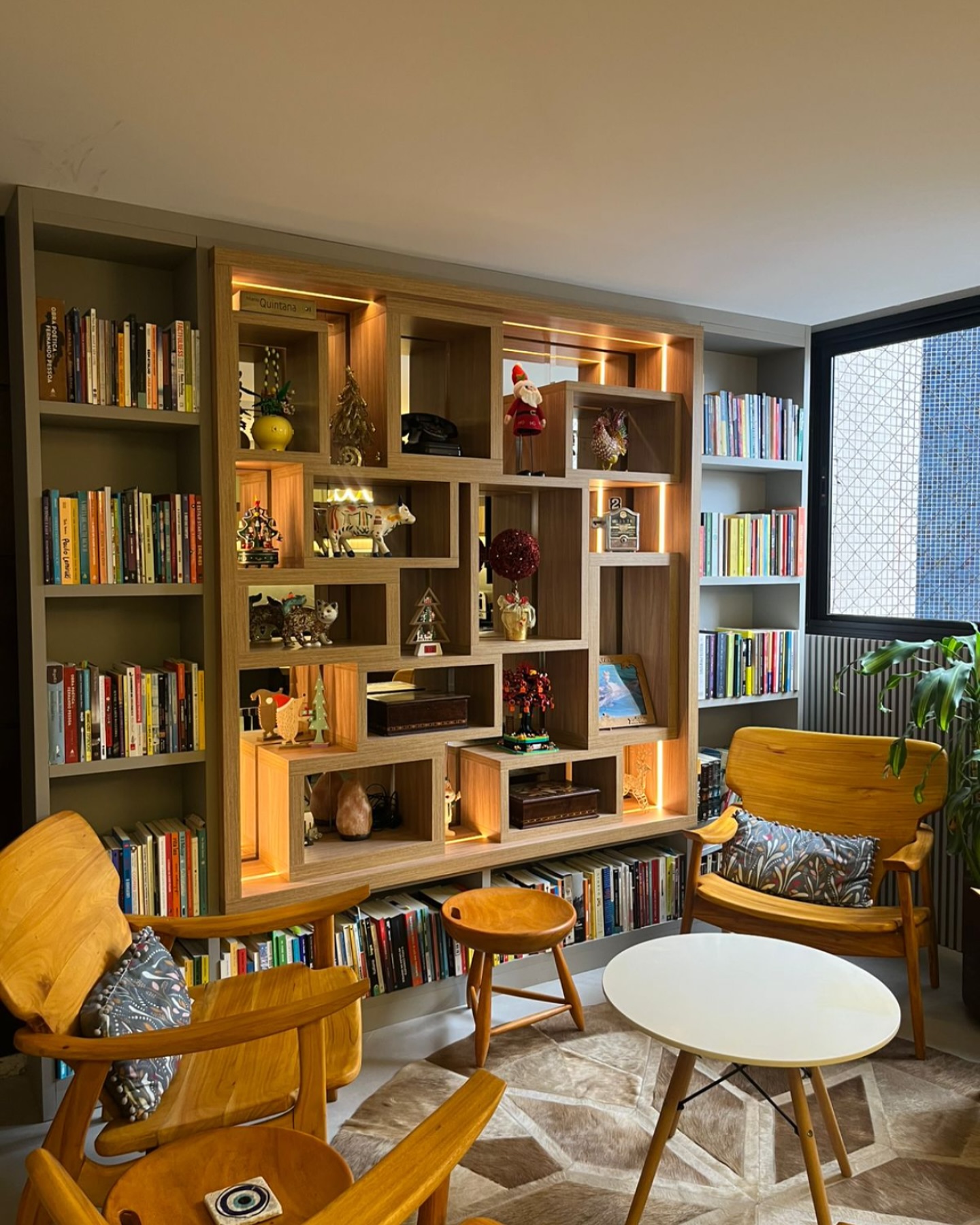 📚✨ Transforme seu espaço com elegância e funcionalidade! ✨📚
Neste projeto exclusivo da Vini Móveis, criamos um ambiente planejado perfeito para organizar e expor sua coleção de livros. Com design sob medida, aproveitamos cada centímetro para oferecer praticidade e sofisticação, trazendo harmonia ao espaço.
✅ Materiais de alta qualidade
✅ Acabamentos personalizados
✅ Design funcional e elegante
Seja para um cantinho de leitura ou um home office inspirador, conte conosco para tornar seus sonhos realidade! 💼✏️
Vini Móveis – Móveis sob medida que se adaptam ao seu estilo de vida.
📍 Entre em contato e solicite um orçamento!