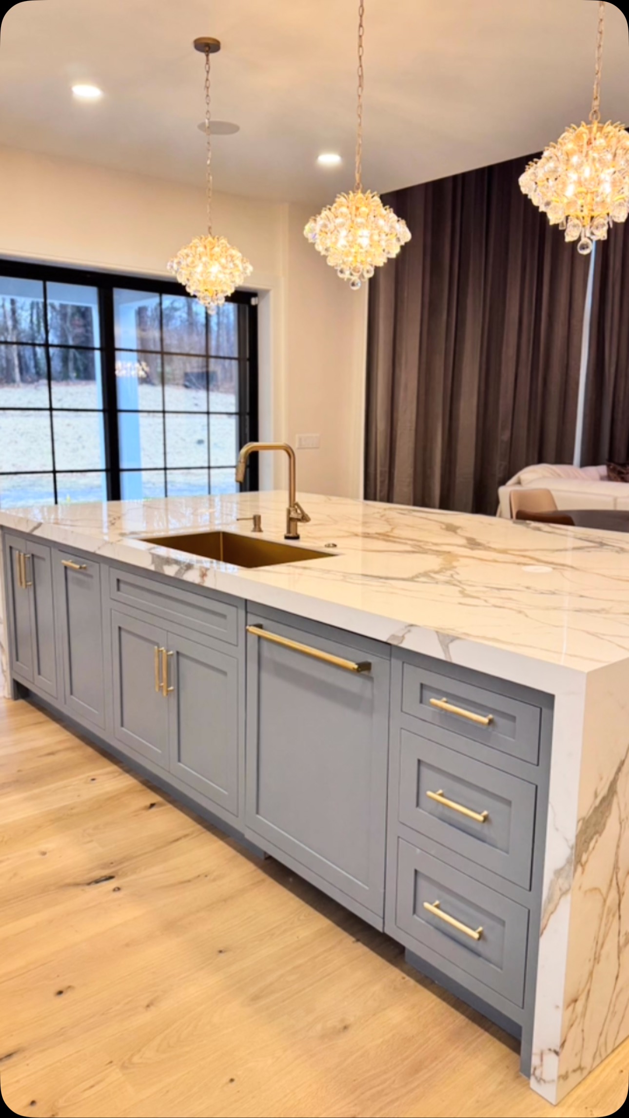 Dreams come true @albakitchen Featuring timeless inset cabinets paired with quartz countertops for that perfect blend of style and durability. ✨ This kitchen is ready to shine for years to come! #KitchenGoals #InsetCabinets #QuartzCountertops #DreamKitchen #HomeInspiration #KitchenUpgrade #TimelessDesign #InteriorStyle #CustomCabinetry #dreamkitchen #kitchendesign #kitchengoals #kitcheninspiration