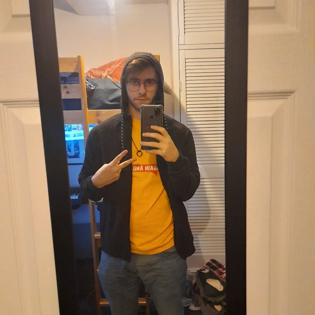 I'm so menacing when I'm dressed in yellow.
Don't come towards one, or one will destroy thou. Fam. 🤘