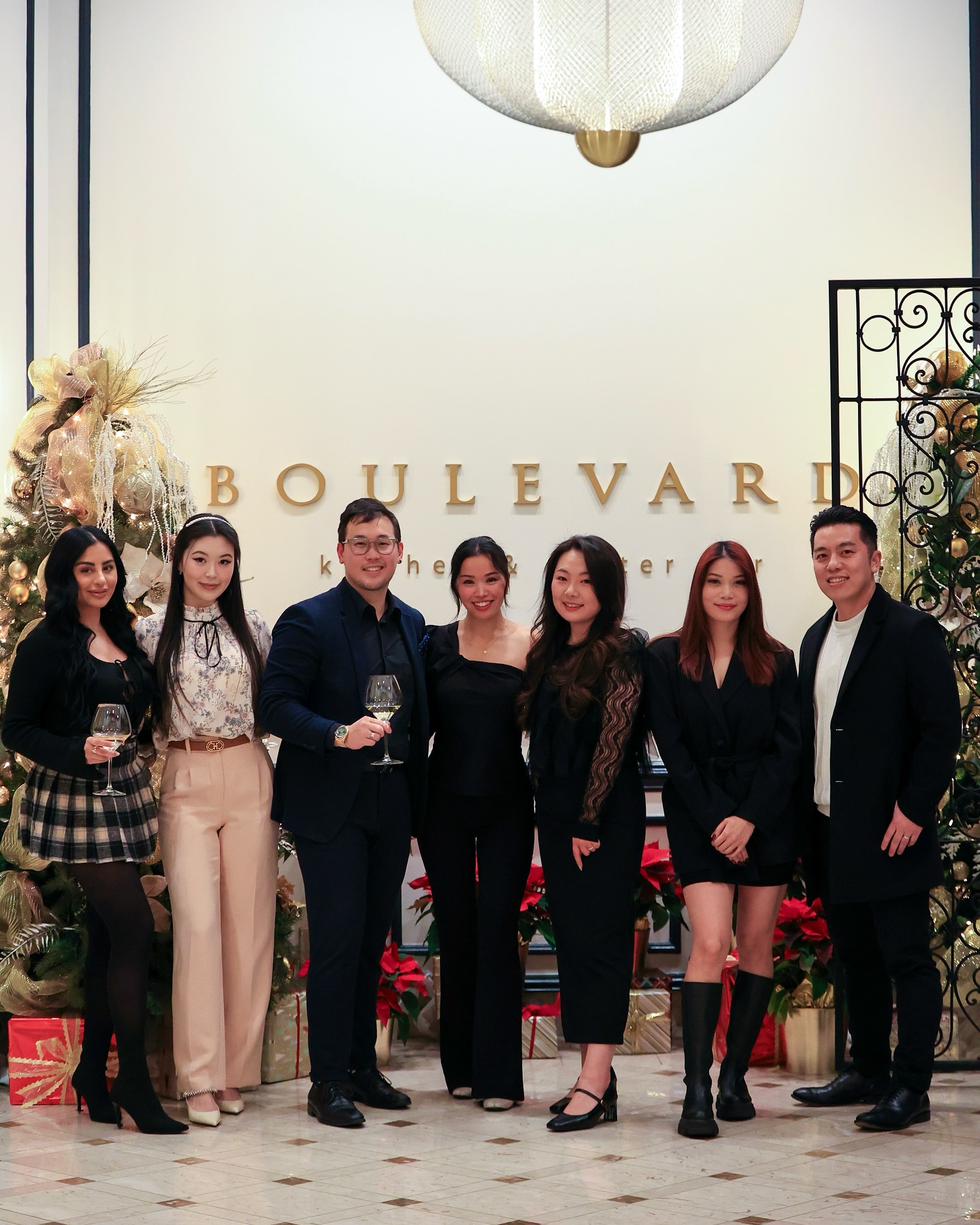 A Signature Mortgages Holiday Party with the work family @signaturemortgages @cleartrustmortgages ๐๐ฅฐโจ Incredibly humbling and inspiring to see everyone grow, learn, and dedicate themselves to continually improving their business and serving their clients with integrity and a commitment to excellence. Lucky to be a part of such an amazing team ๐โจ