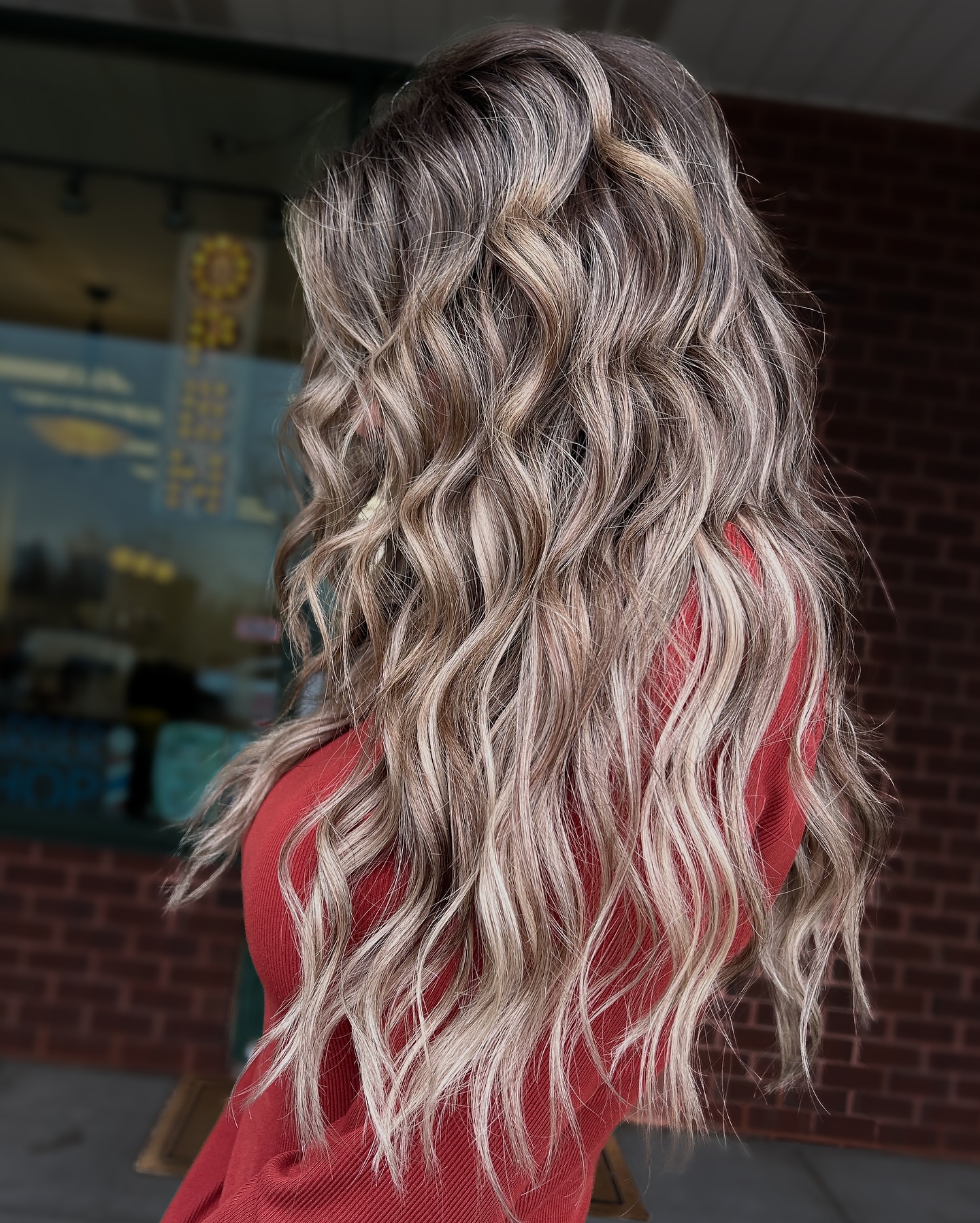 Extensions installation & caramel ribbon highlight by our in-house Extensions Specialist, @meg__beauty_ 🤎
#hair #hairsalon #hairstylist #hairtransformation #hairideas #hairfashion #hairextensions #haircolorist #salon #maryland #marylandhairstylist #baltimore #baltimorehairstylist #baltimorehairsalon #perryhall #whitemarsh #whitemarshhairstylist #whitemarshhairsalon #perryhallhairstylist #highlights