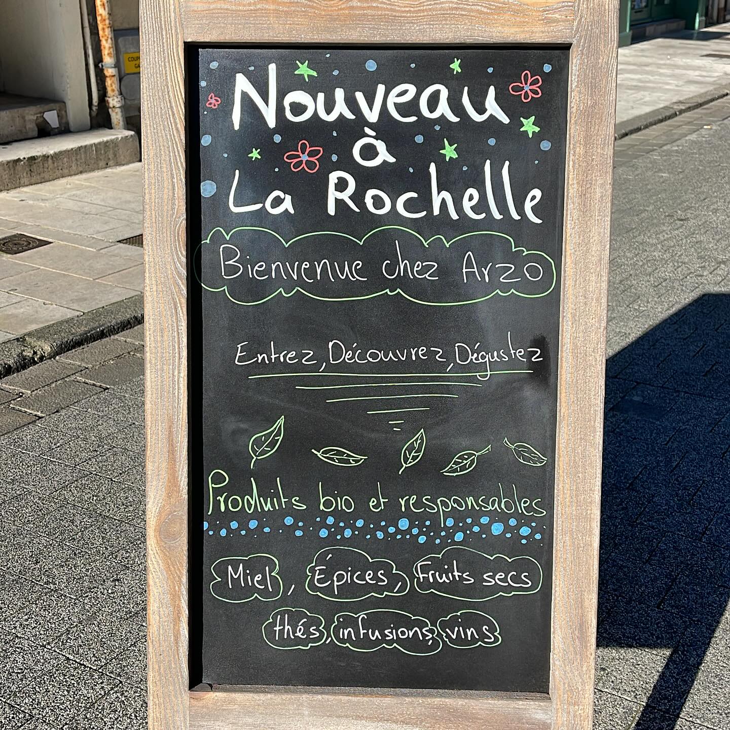 ARZO est là ! 🎉
Votre nouvelle épicerie du monde ouvre ses portes.
🌍 Des produits bio et éthiques :
🍯 Miel, épices, fruits secs, thés…
💚 Pour les amoureux des saveurs et de la nature !
#epiceriedumonde #Arzo #LaRochelle